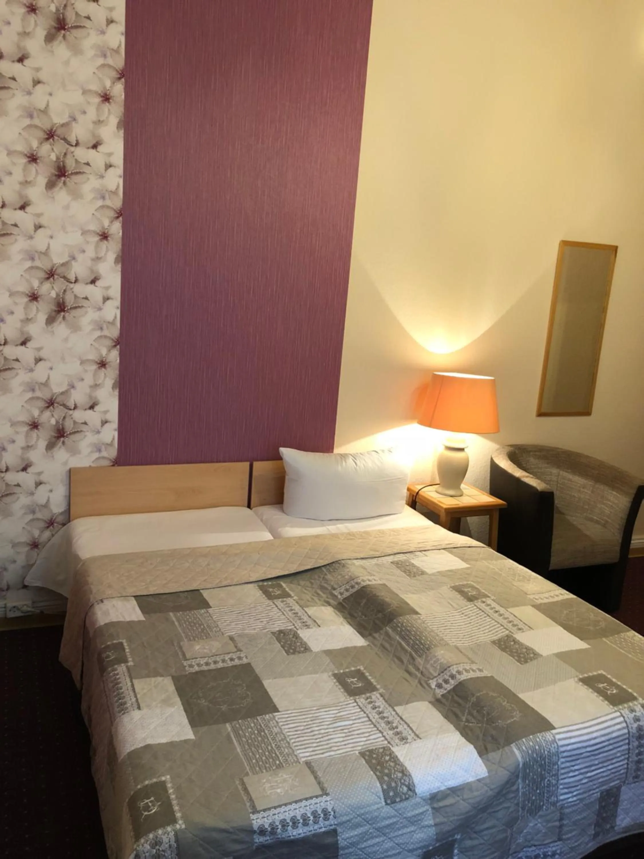 Photo of the whole room, Bed in Hotel Castell am Kurfürstendamm