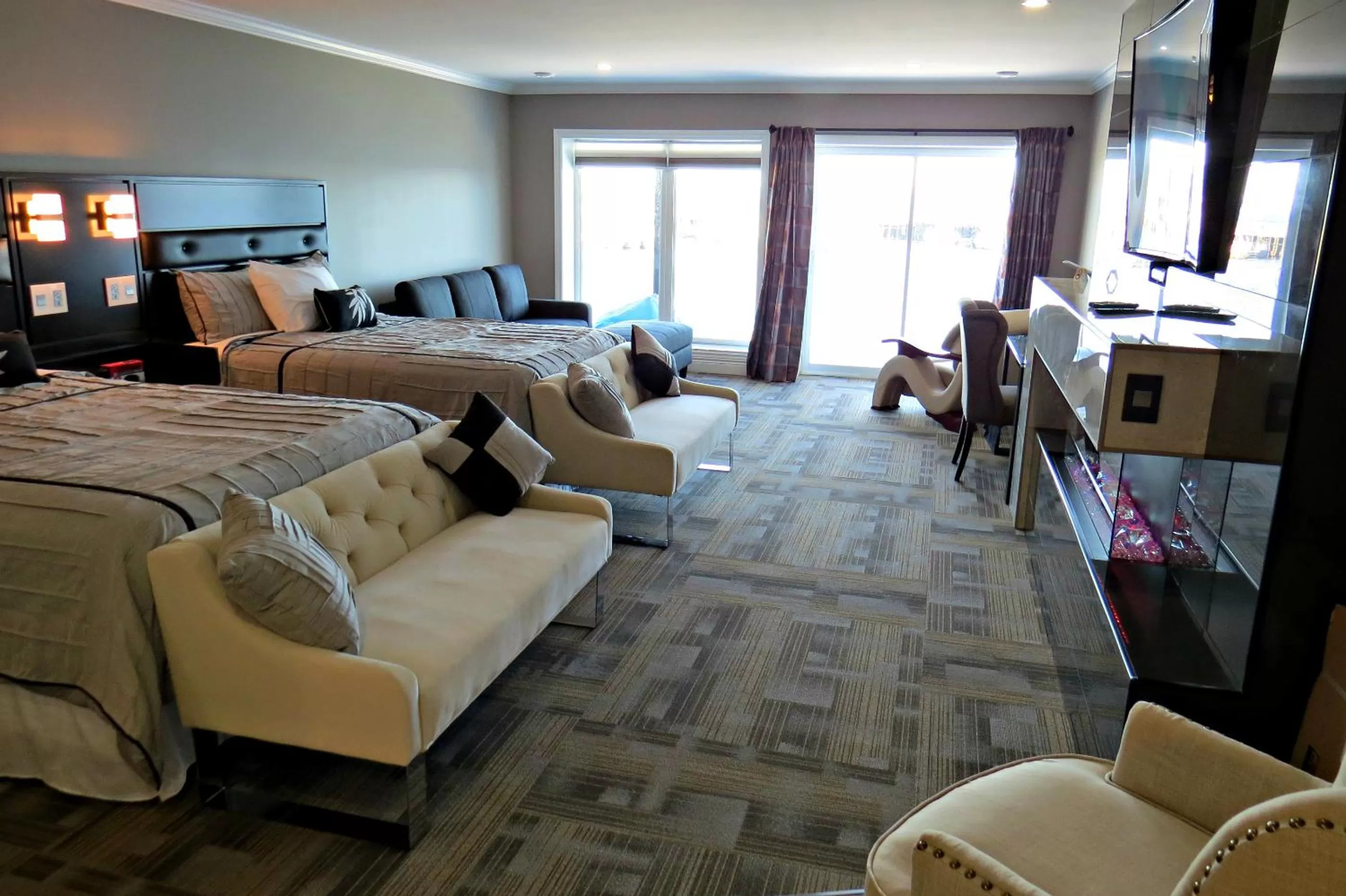 Bed in Dockside Suites