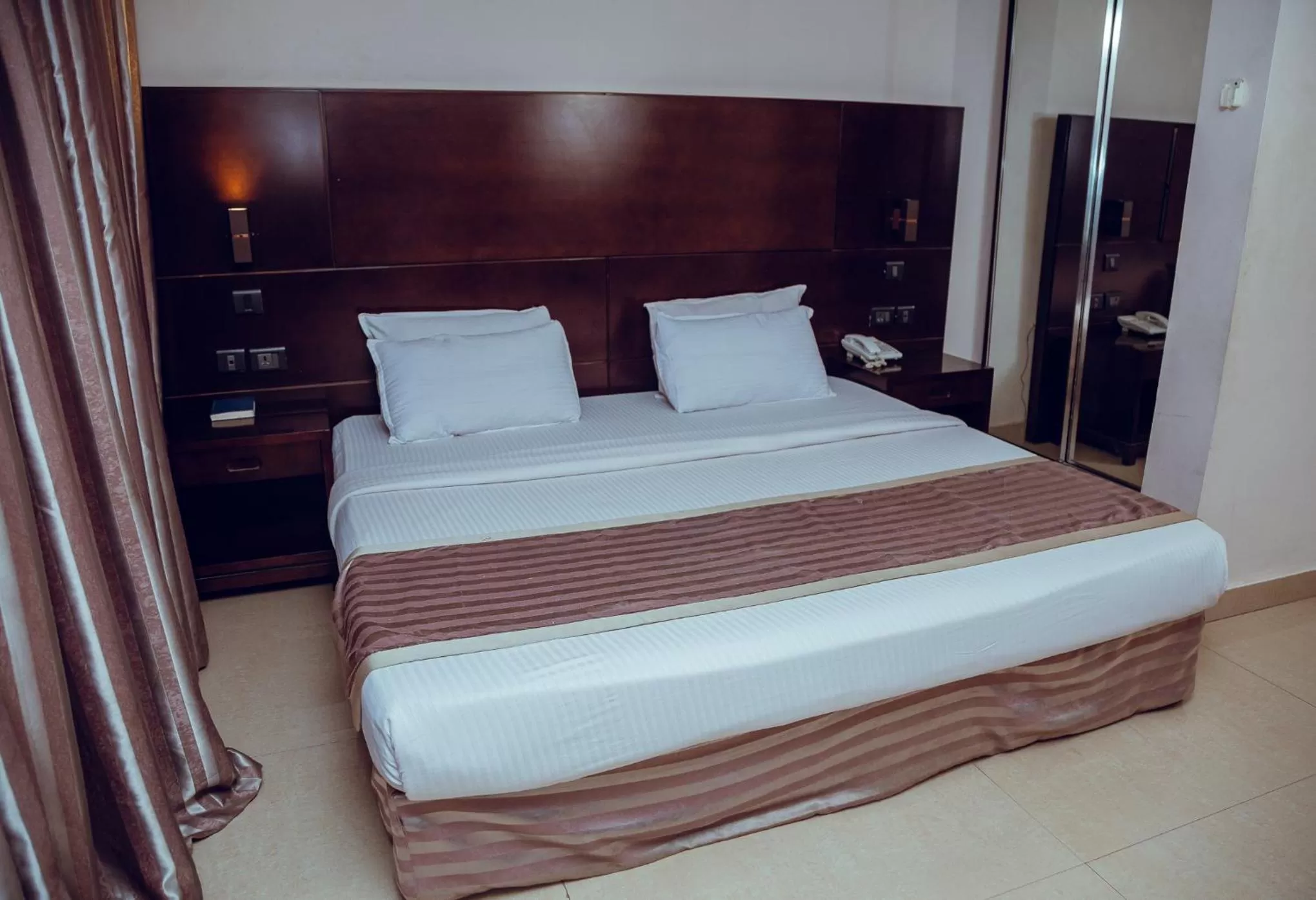 Bed in Noble House Hotel