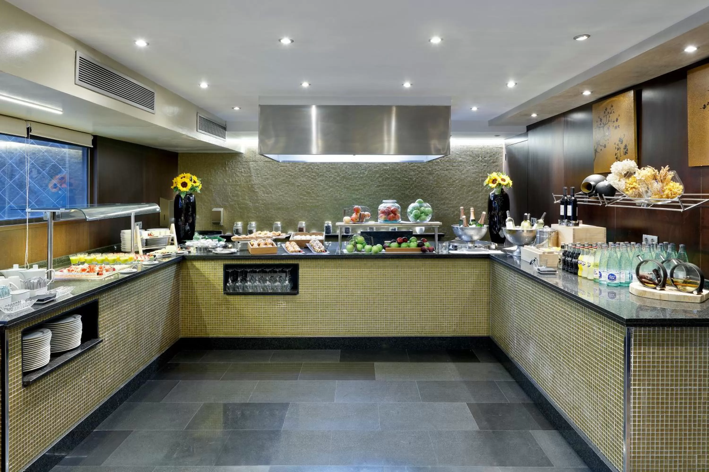 Lounge or bar in Melia Barcelona Sarriá