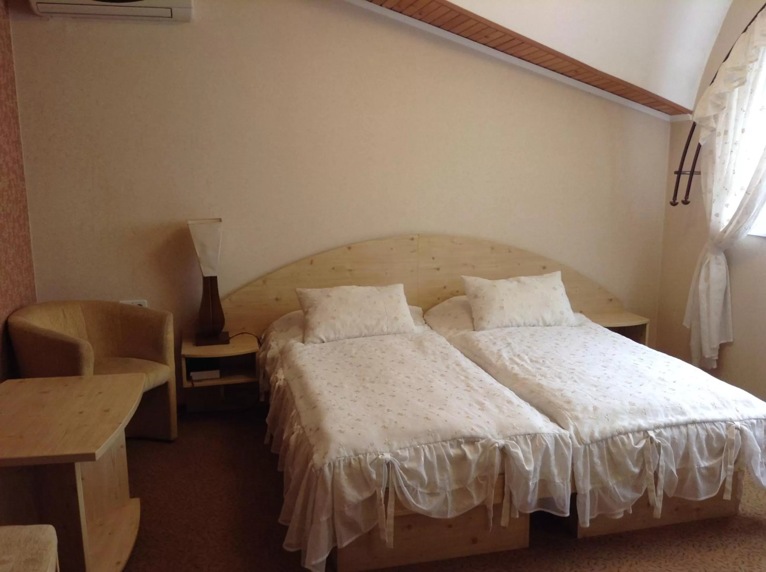 Bedroom, Bed in Hotel Serpanok