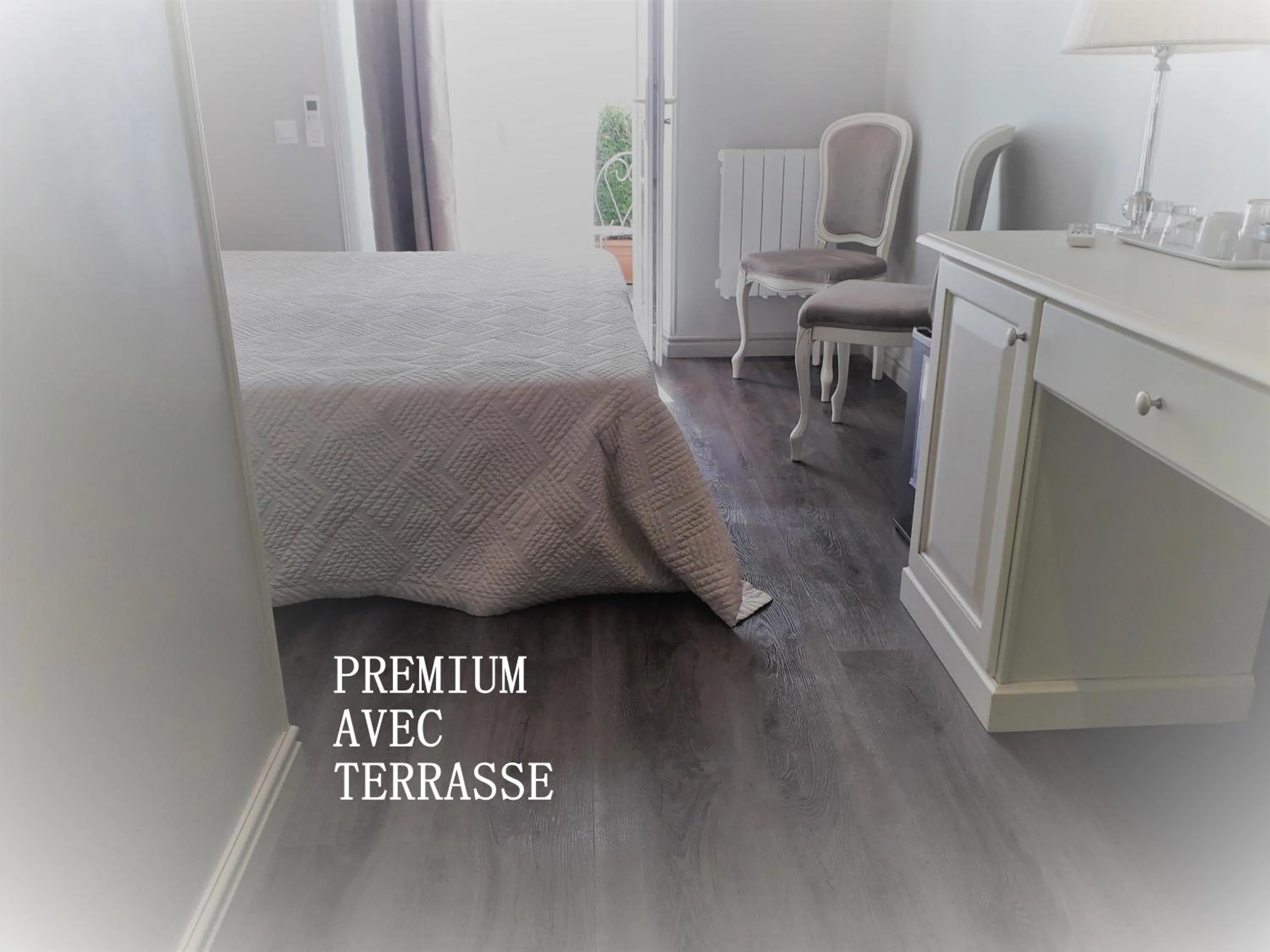 Patio in Hôtel restaurant Oasis