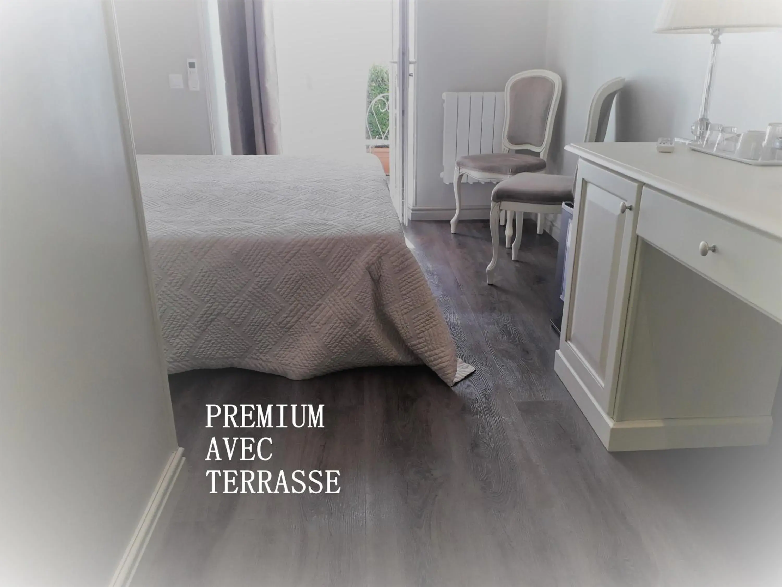 Deluxe Double Room with Terrace in Hôtel restaurant Oasis Deluxe Double Room with Terrace in Hôtel restaurant Oasis