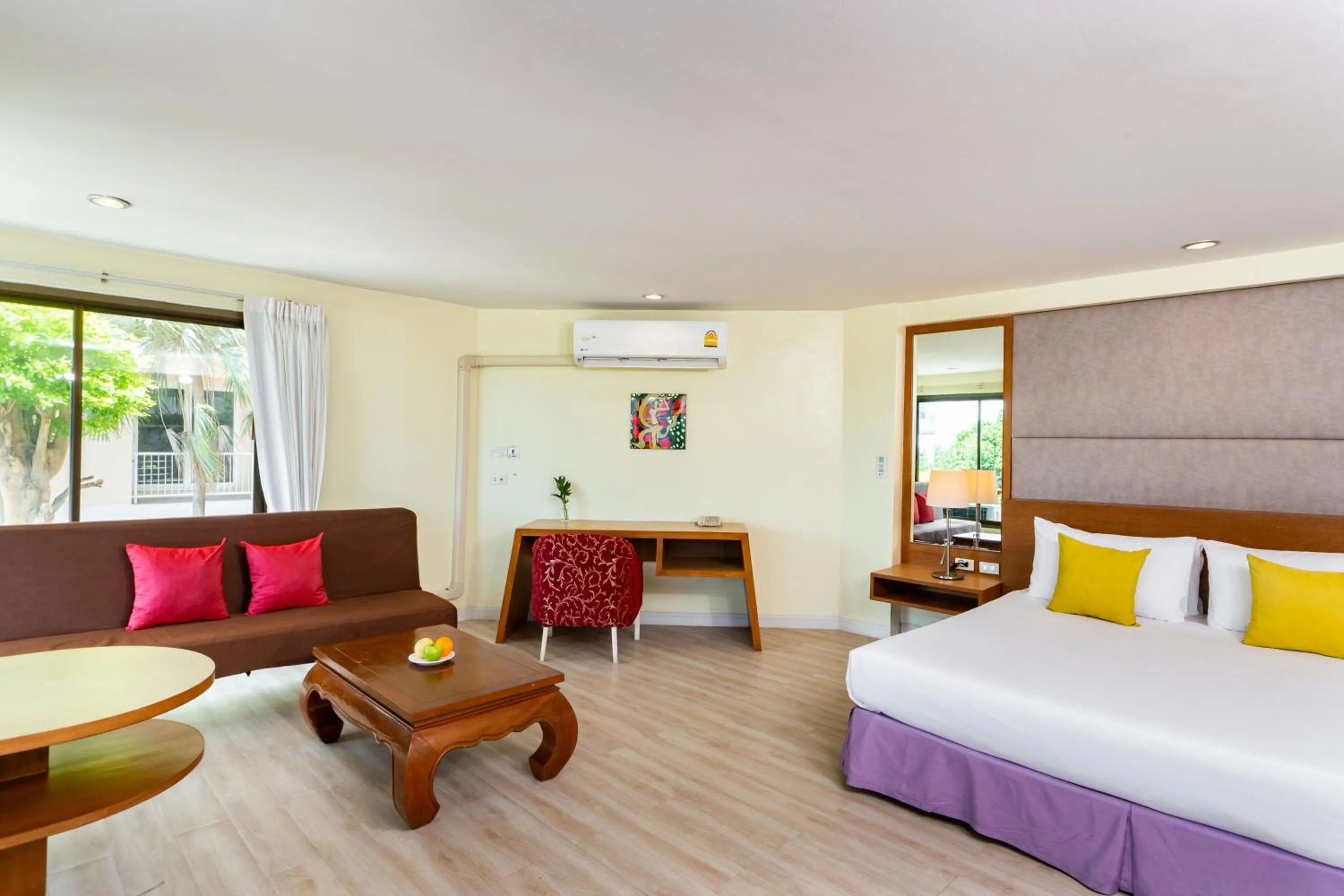 Living room, Bed in Bella Villa Metro