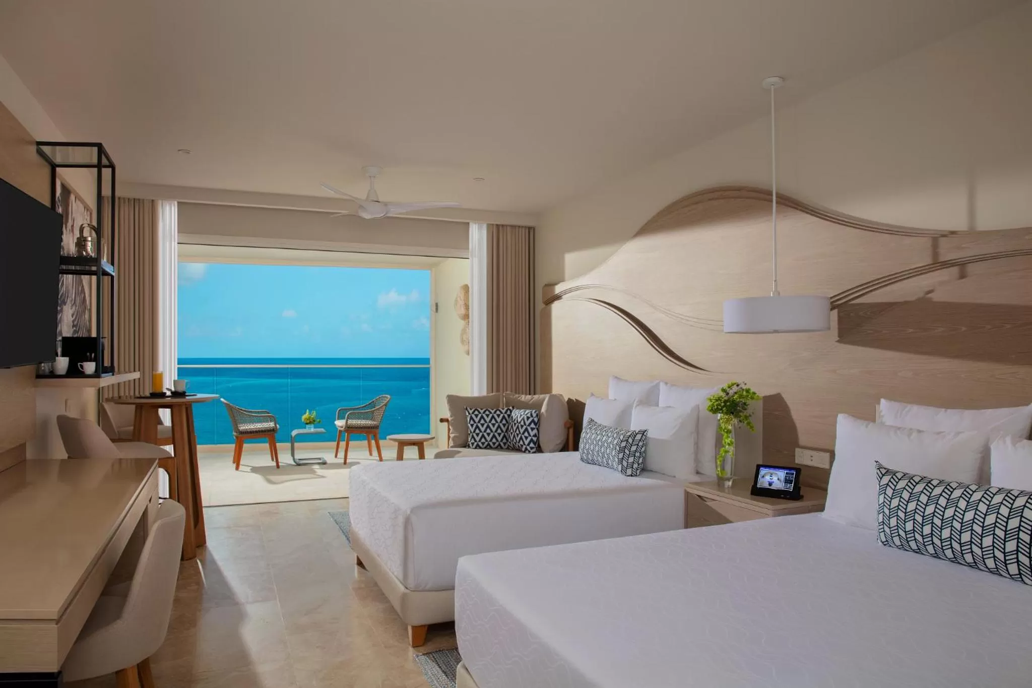 Living room, Bed in Breathless Cancun Soul Resort & Spa - Adults Only - All Inclusive