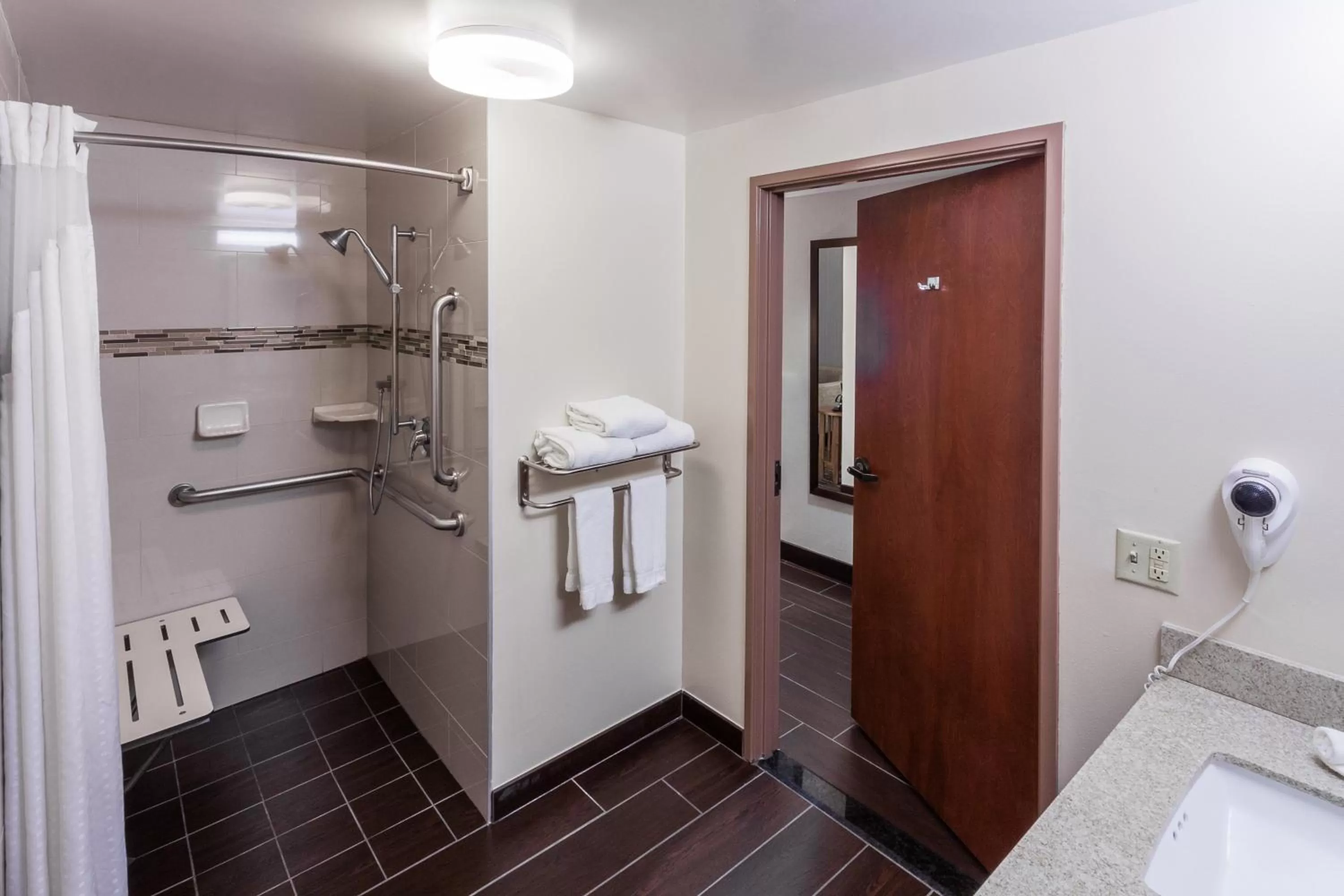 Bathroom in Holiday Inn Express & Suites Carpinteria by IHG