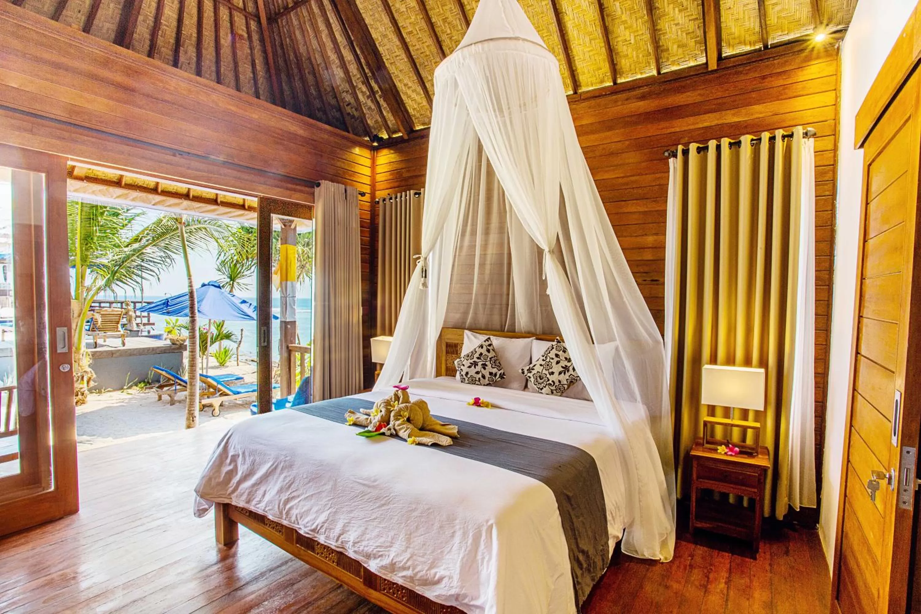 Bed in Nusa Veranda Sunset Villas & Restaurant