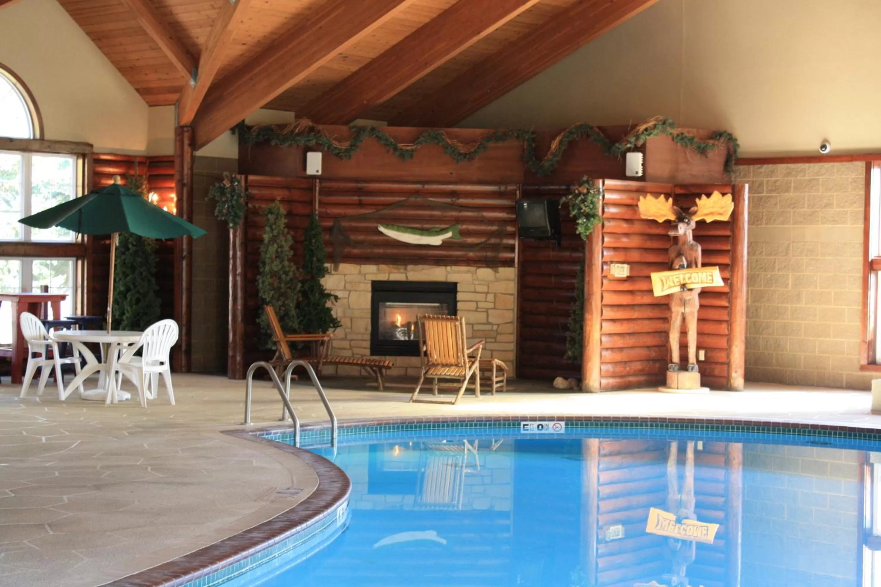 Swimming pool in Cedar Creek Hotel Wausau - Rothschild