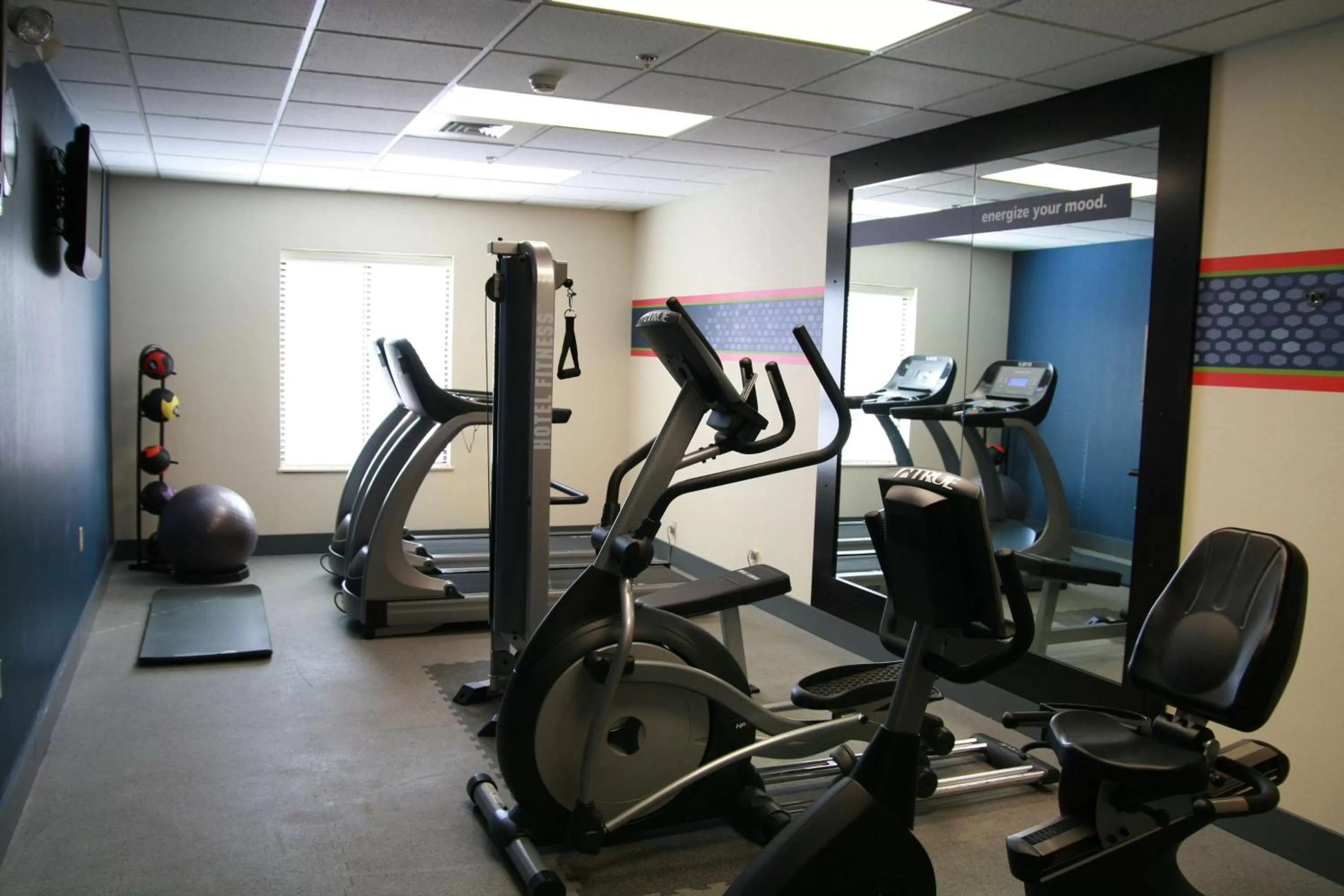 Fitness centre/facilities in Hampton Inn Topeka