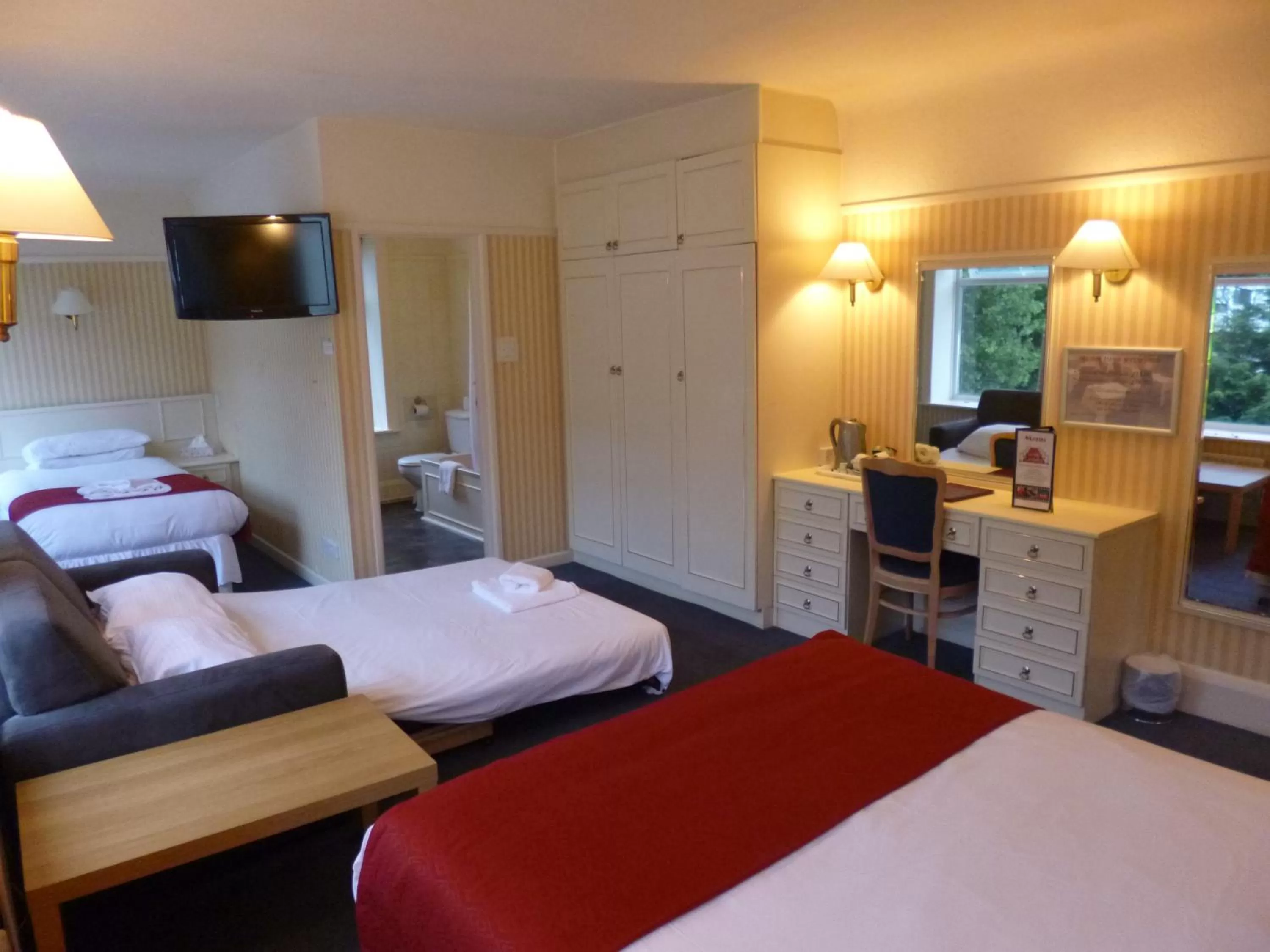 Photo of the whole room, Bed in Hotel Celebrity Bournemouth East Cliff by Villare hotels