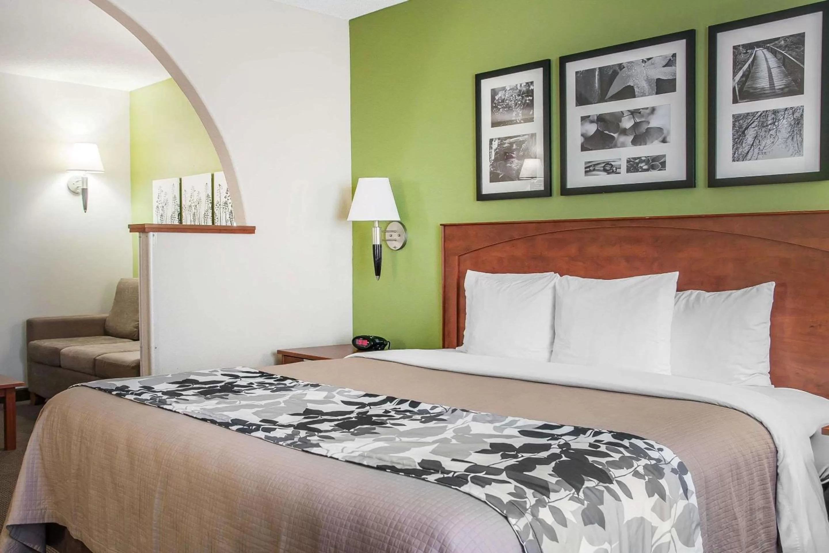 Bed in Sleep Inn & Suites Conference Center and Water Park