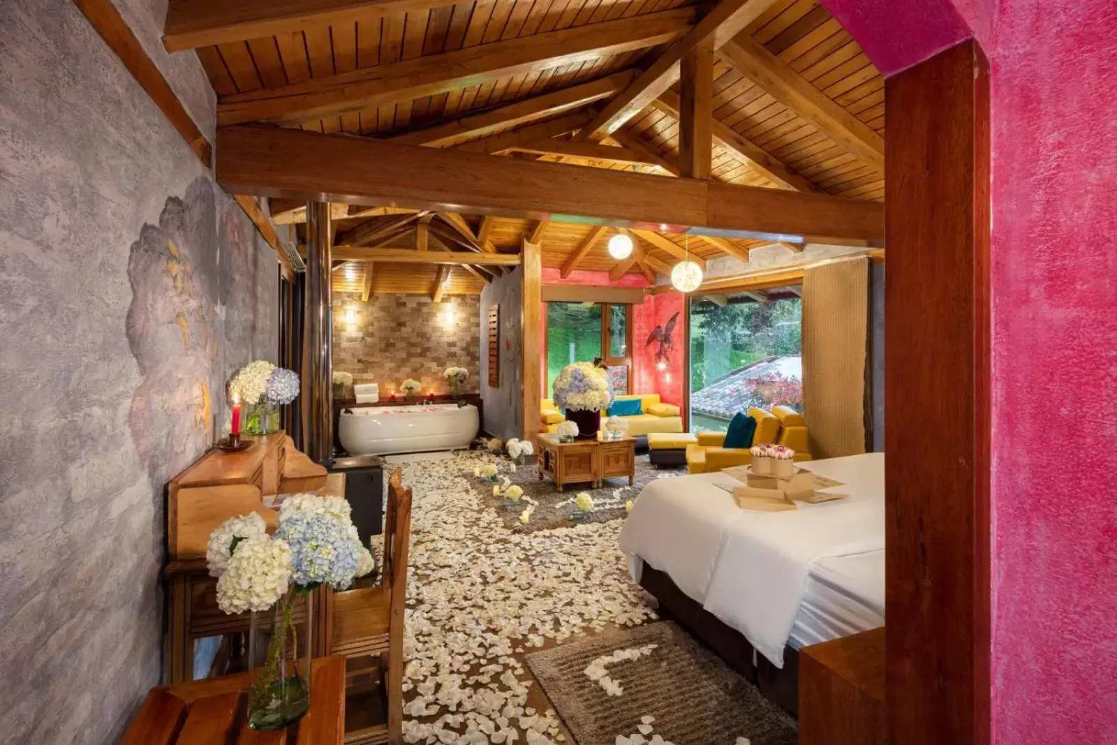 Suite with Spa Bath - single occupancy in Luna Volcán, Adventure SPA - formerly Luna Runtún Suite with Spa Bath - single occupancy in Luna Volcán, Adventure SPA - formerly Luna Runtún