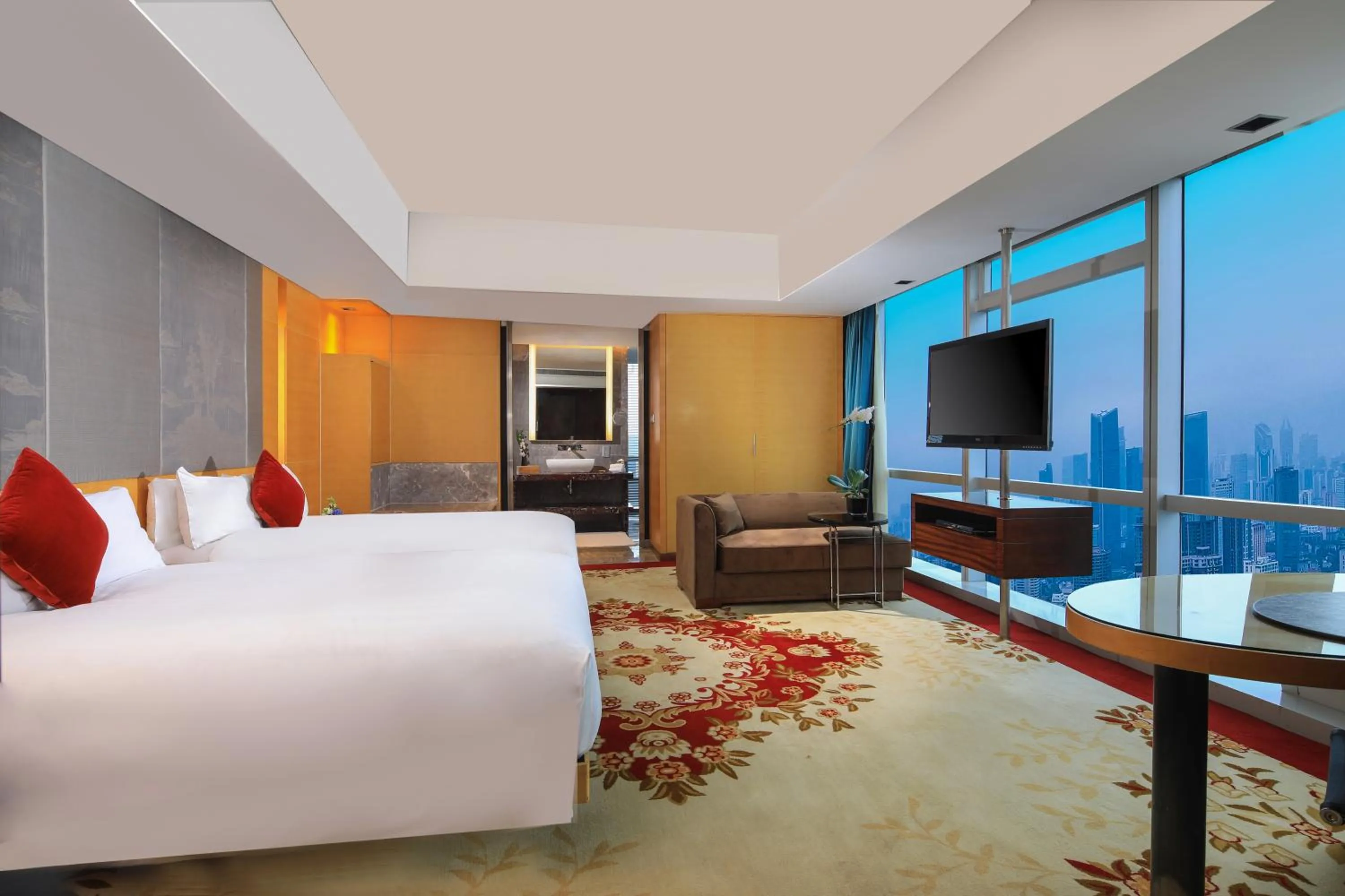 Photo of the whole room, Bed in The Longemont Shanghai