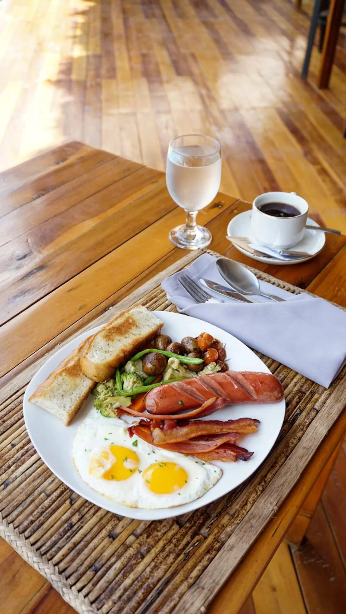 Restaurant/places to eat in La Colonial Resort