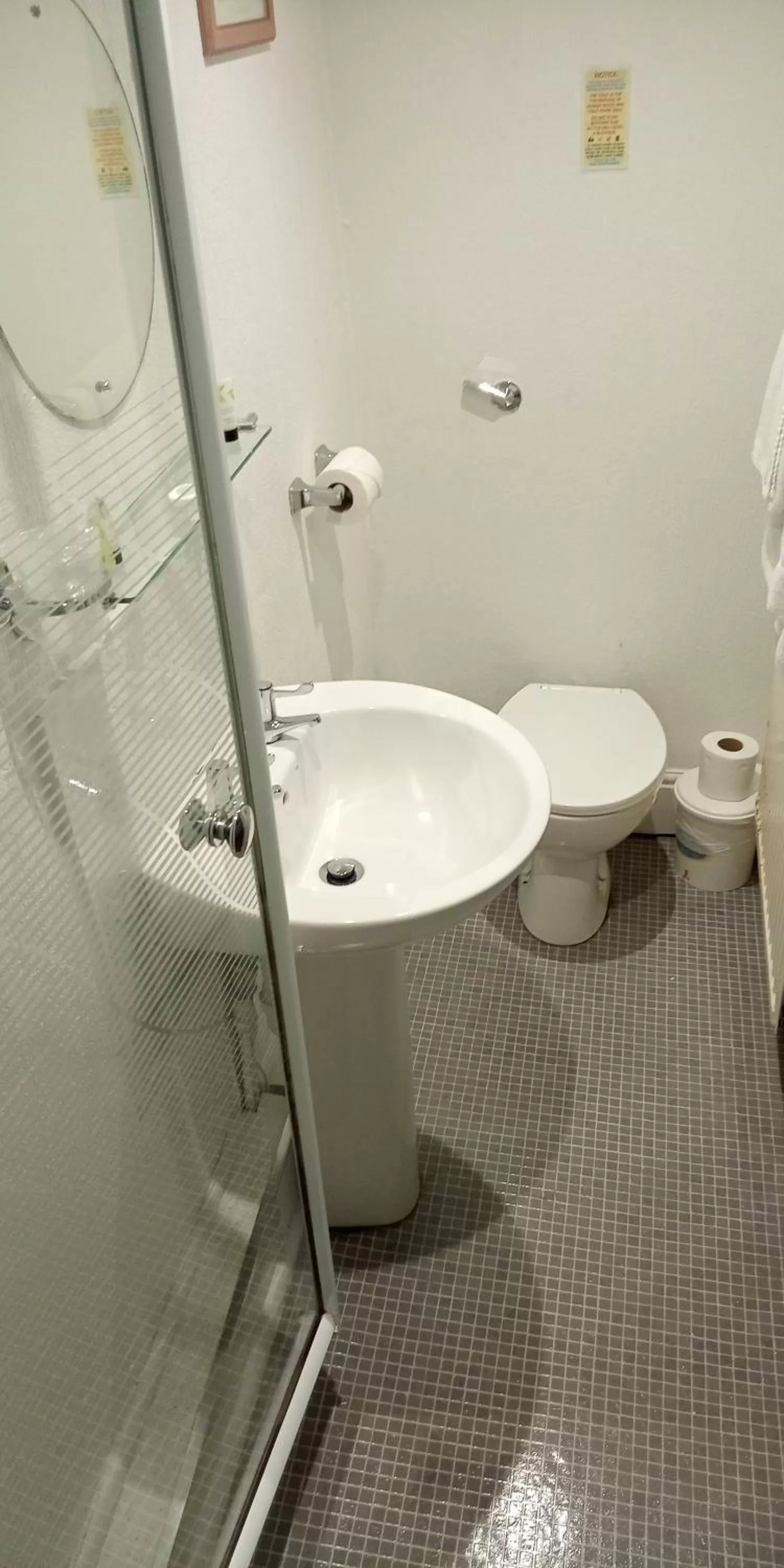 Bathroom in The Kynance House on Plymouth Hoe ,26 Ensuite Rooms