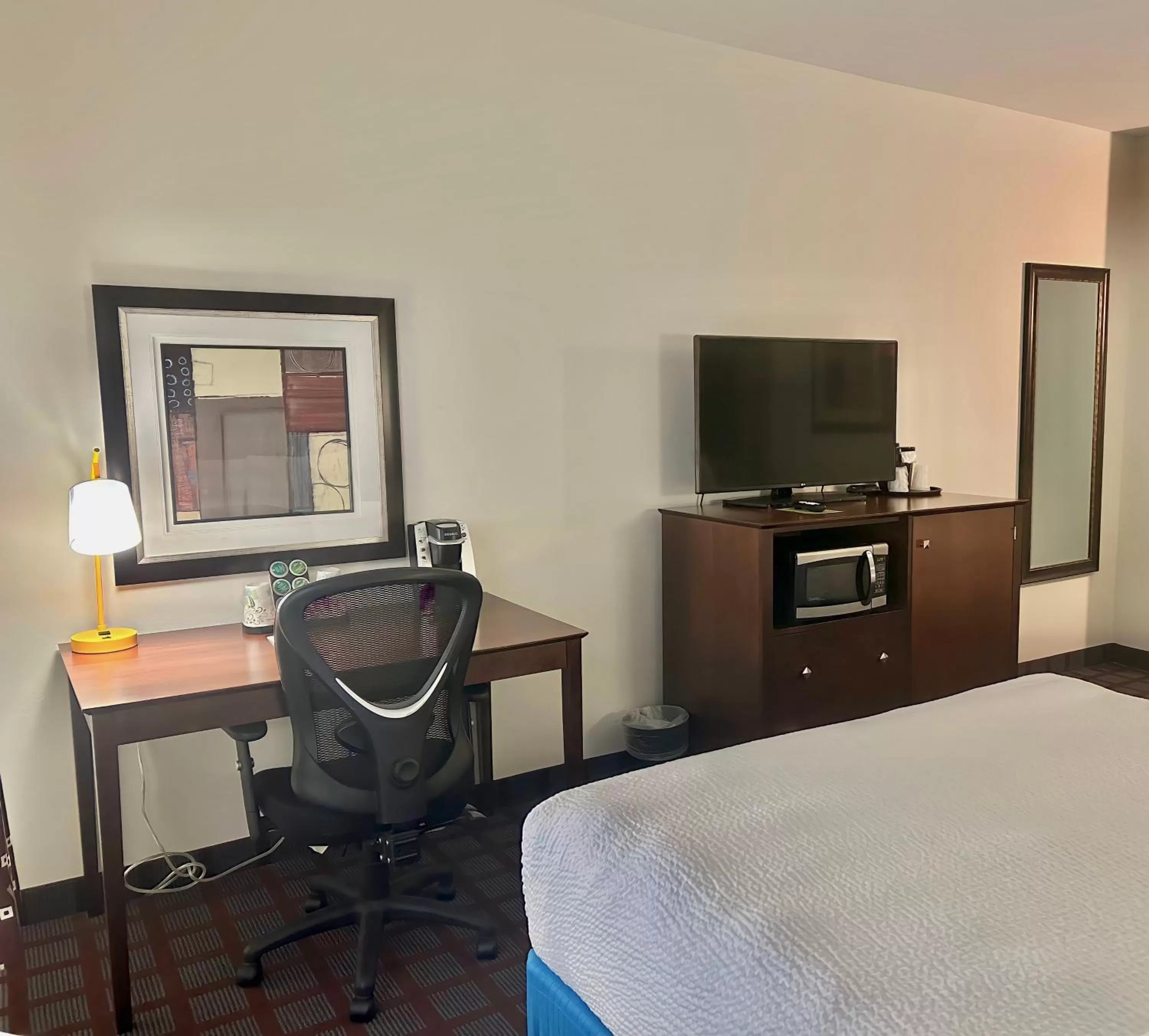 hair dresser, Bed in La Quinta by Wyndham Bozeman