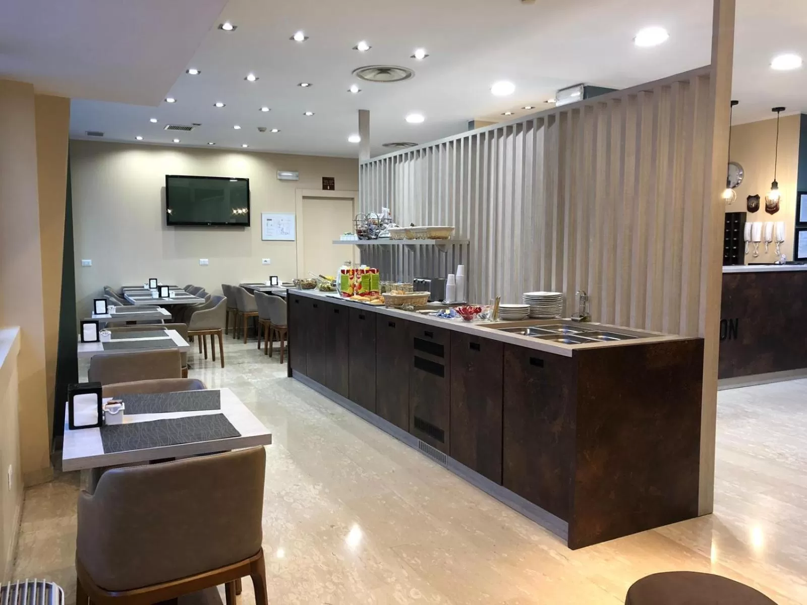 Food in Oasi Village Hotel