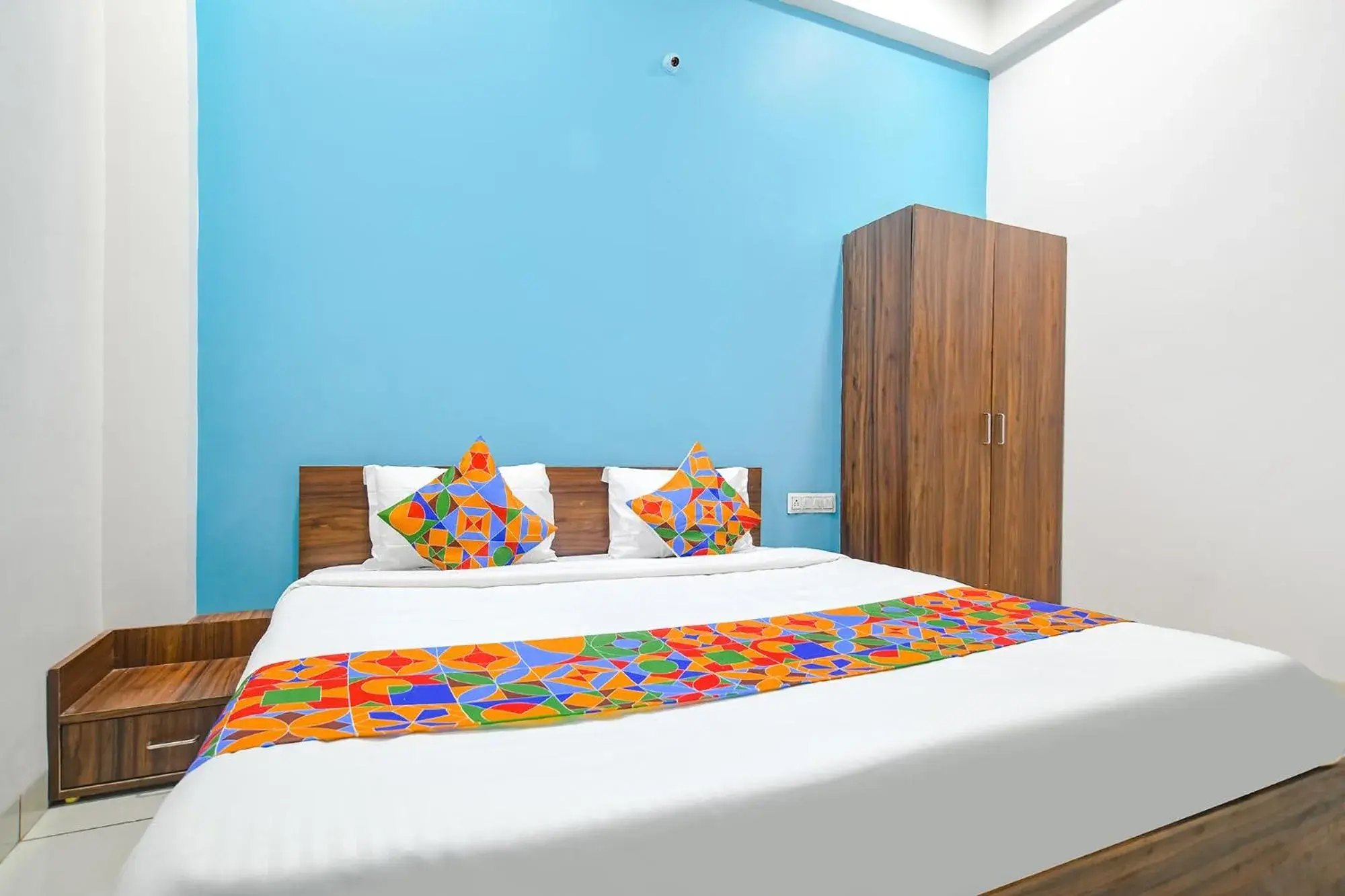 Deluxe Room - single occupancy in FabExpress Golden Epoch Deluxe Room - single occupancy in FabExpress Golden Epoch