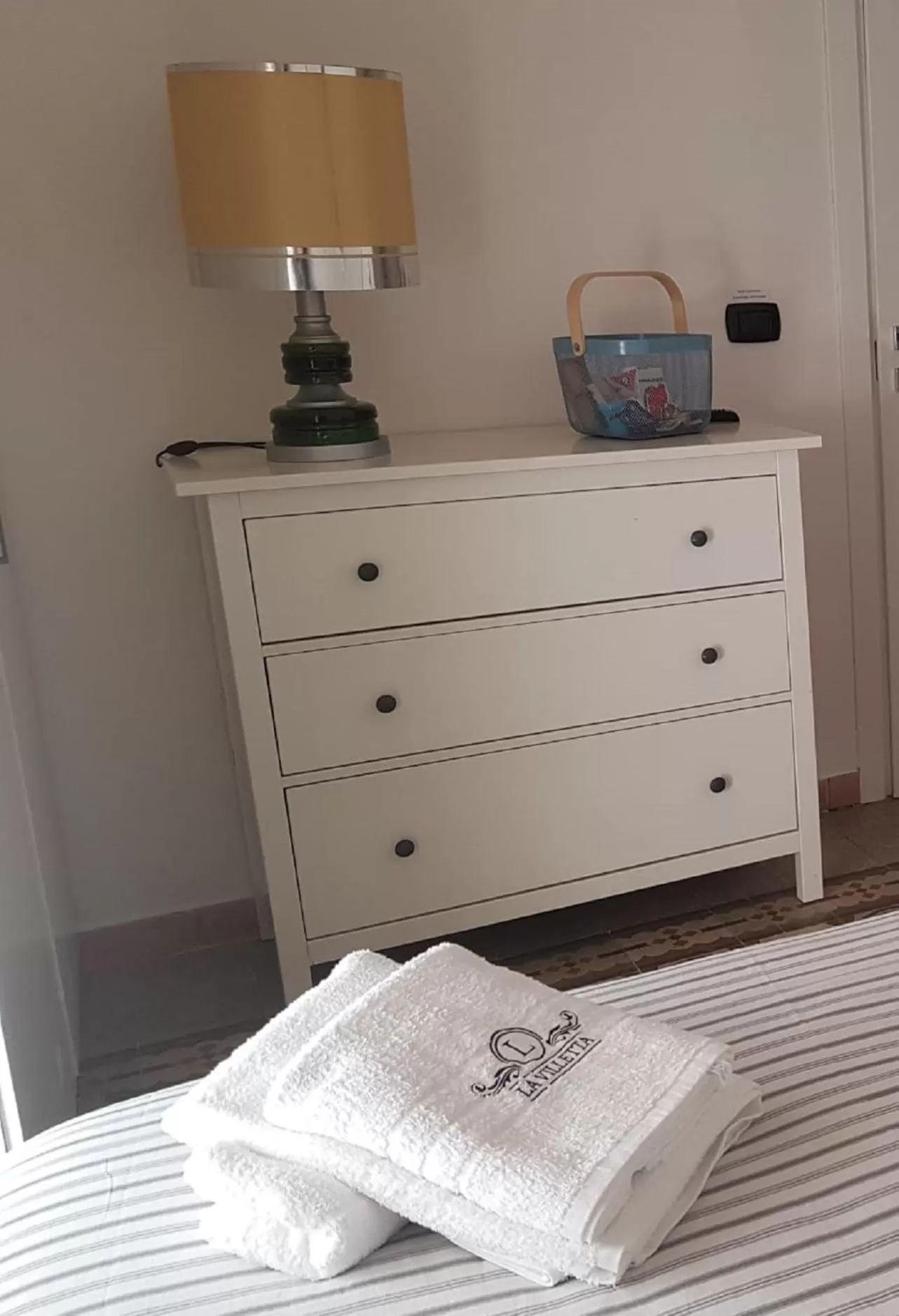 Decorative detail, Bed in Lavilletta B&B