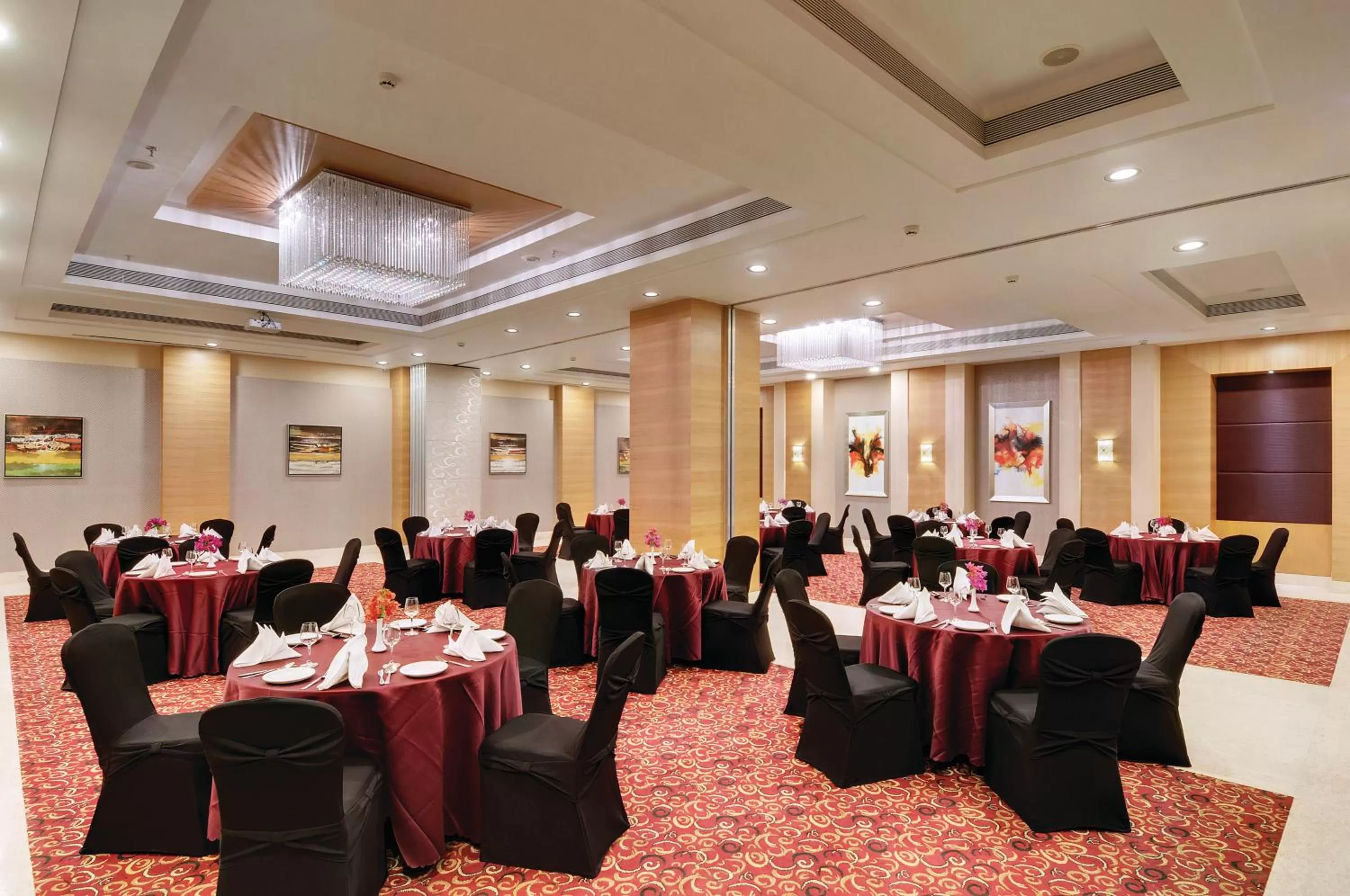 Banquet/Function facilities in Express Inn The Business Luxury Hotel