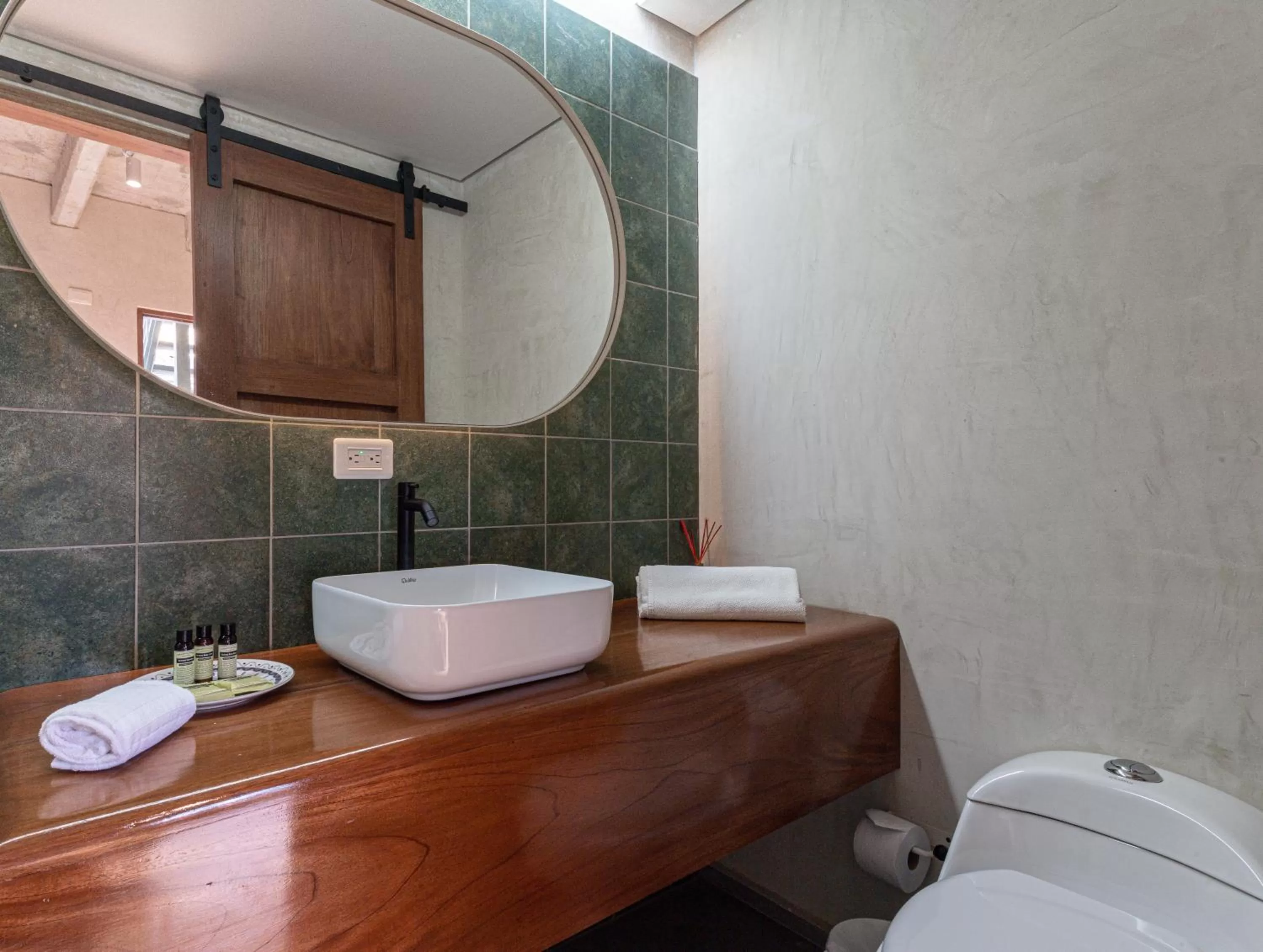 Bathroom in Soy Local Insignia