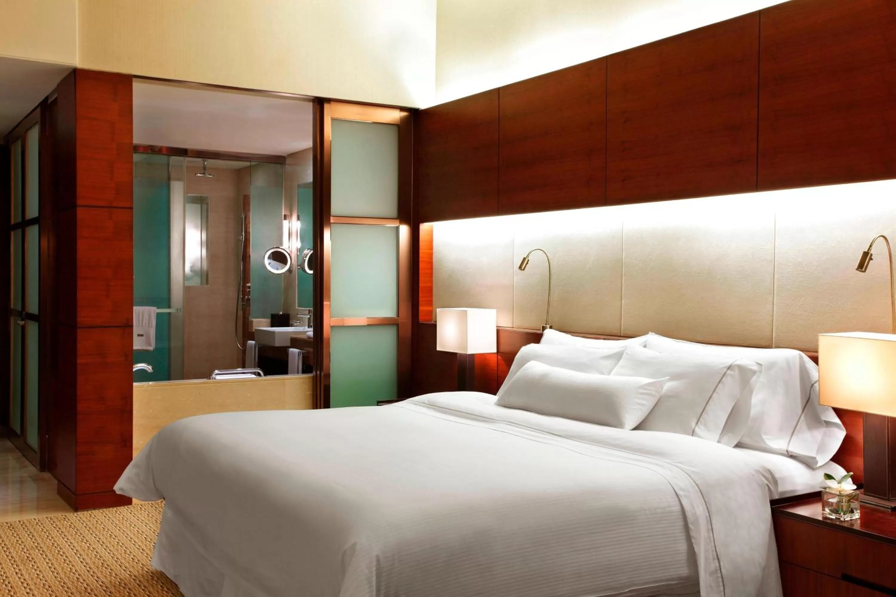 Photo of the whole room, Bed in The Westin Guangzhou