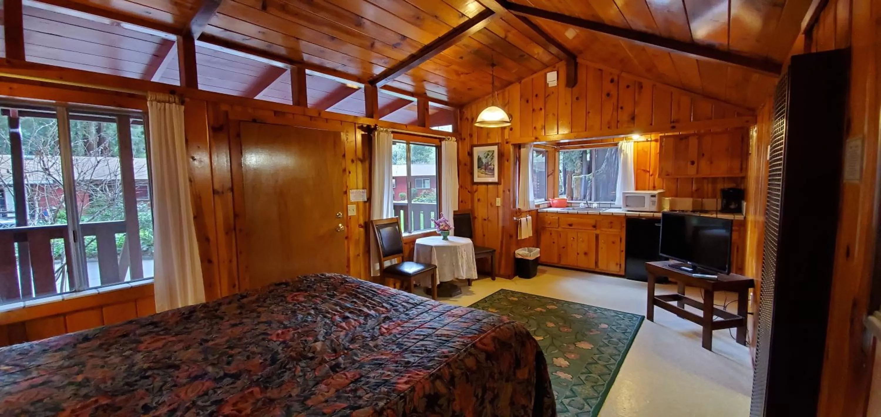 Photo of the whole room in Fern River Resort