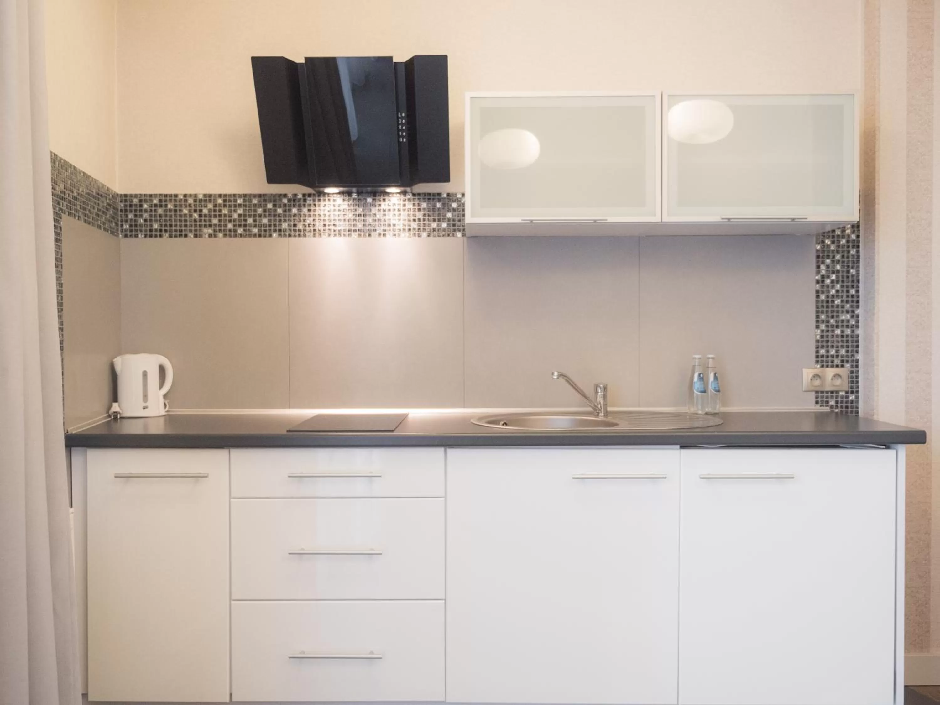 Kitchen or kitchenette in Hotel Miodowa