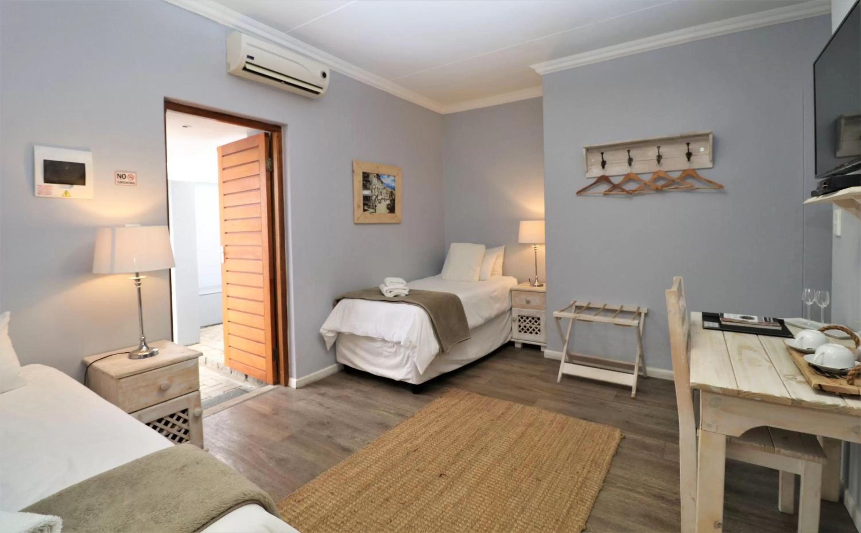 Coffee/tea facilities, Seating Area in Tiende Laan Bed & Breakfast and Self-Catering