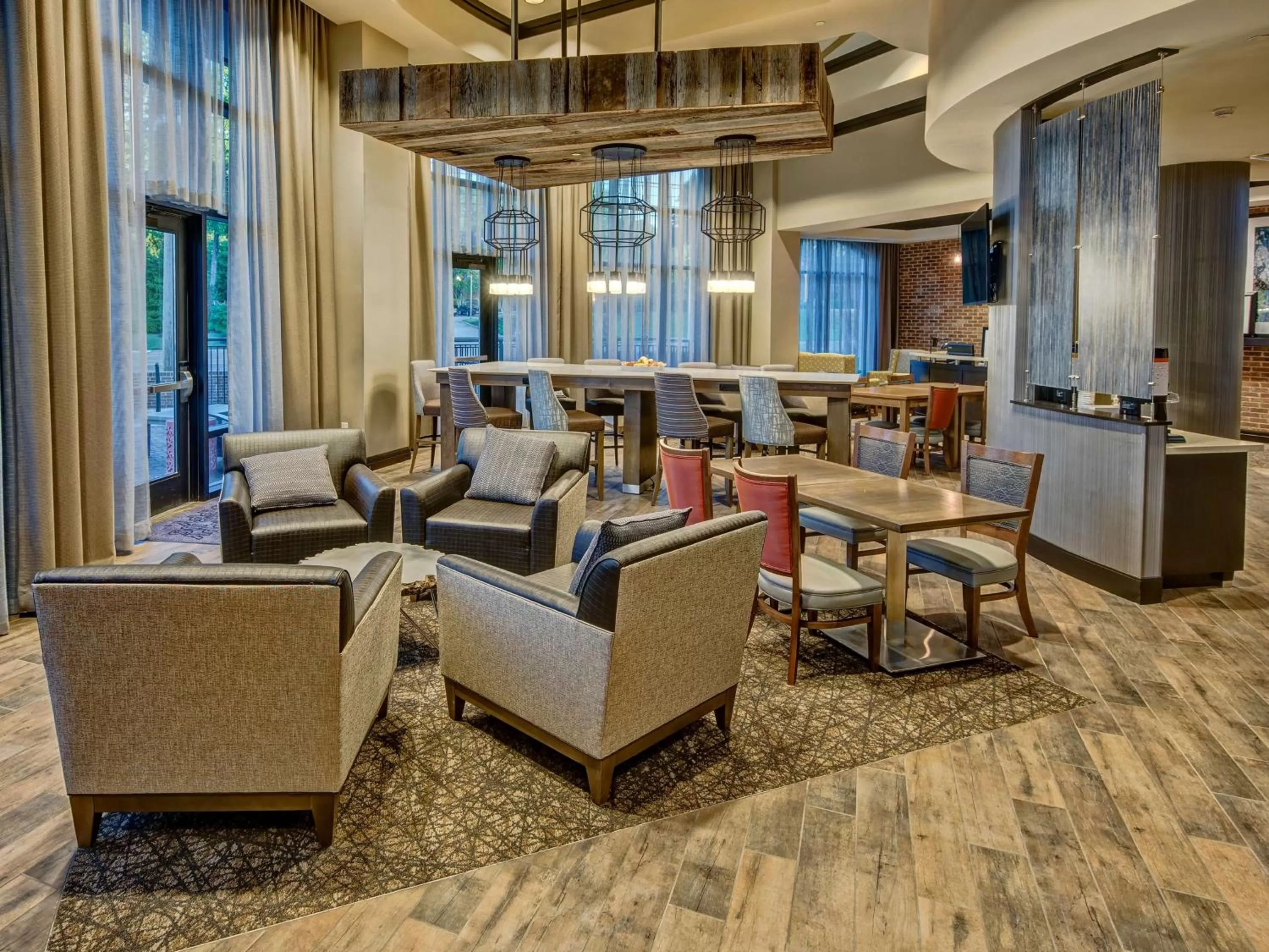 Dining area in Hampton Inn & Suites Memphis Germantown