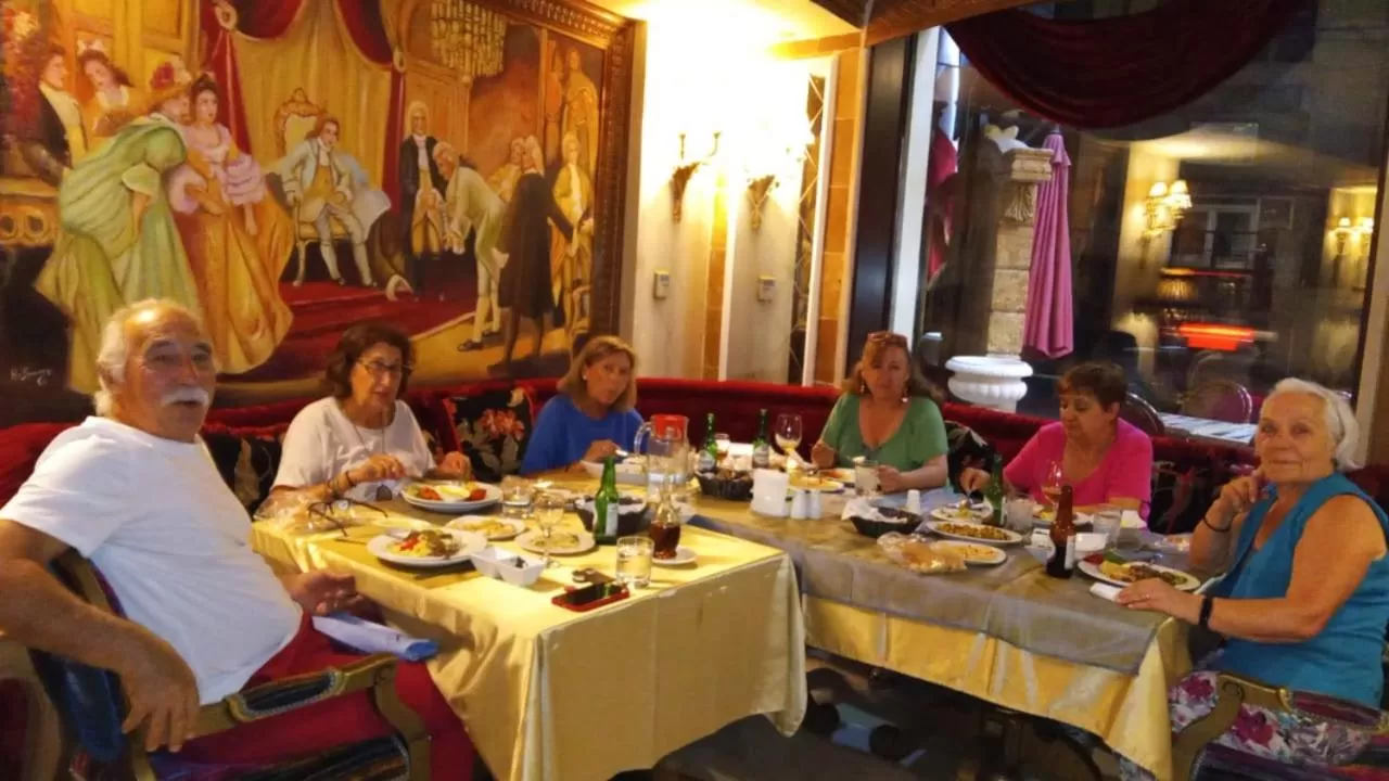 Restaurant/places to eat in Q Hotel