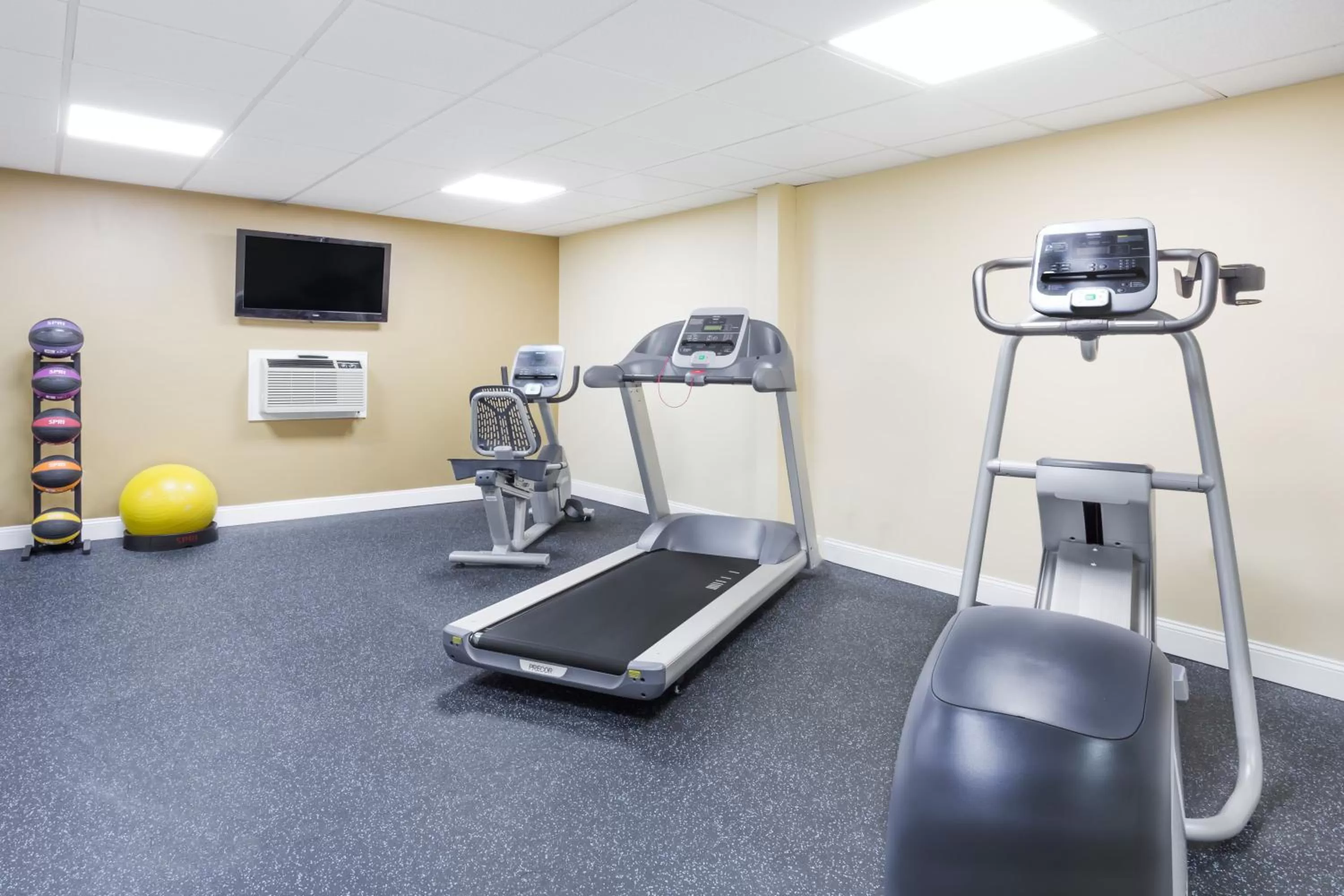 Fitness centre/facilities in Days Inn by Wyndham Staunton