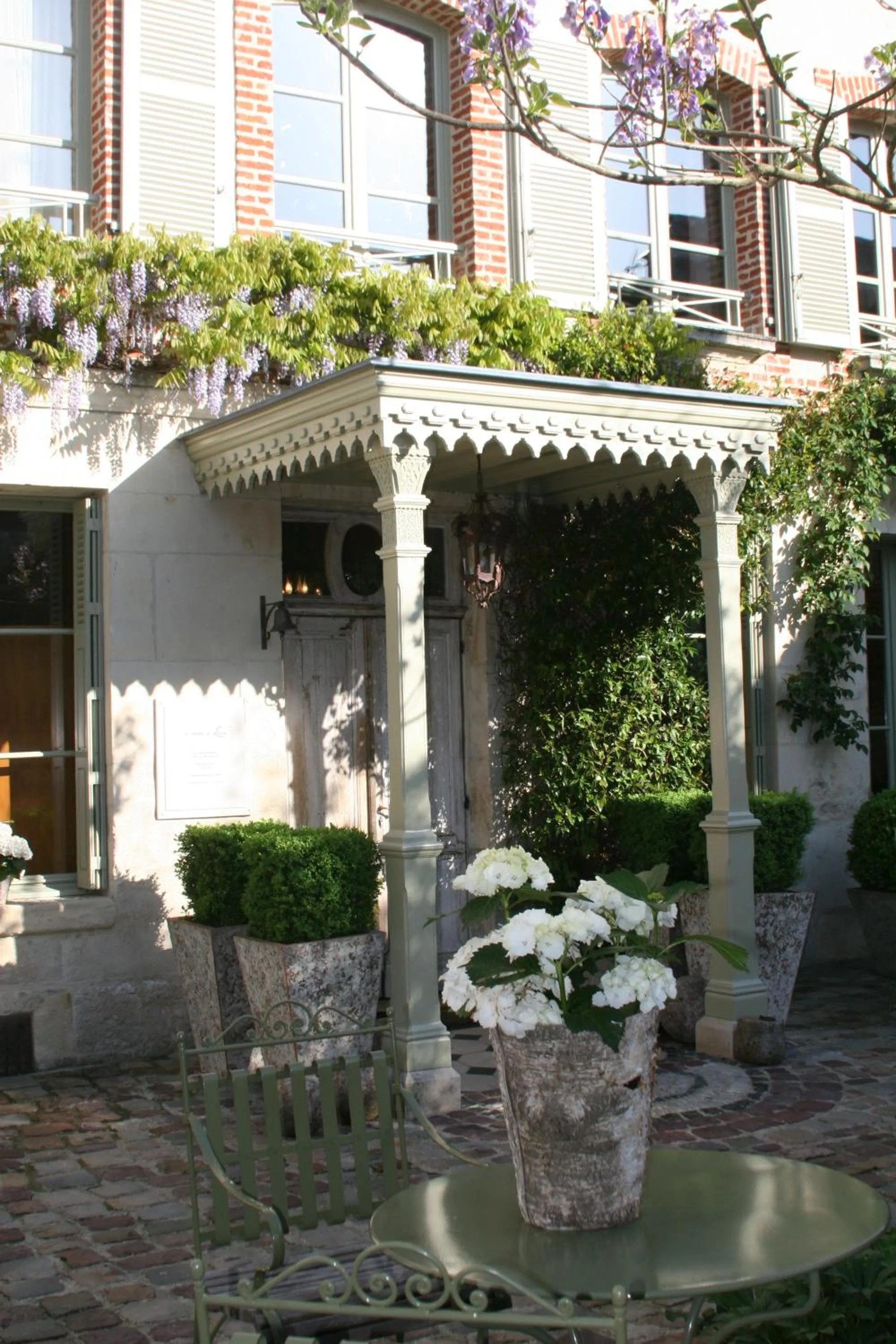 Facade/entrance in La Maison De Lucie