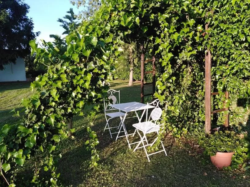 Garden in B&B Borgo del Priolo - Petfriendly