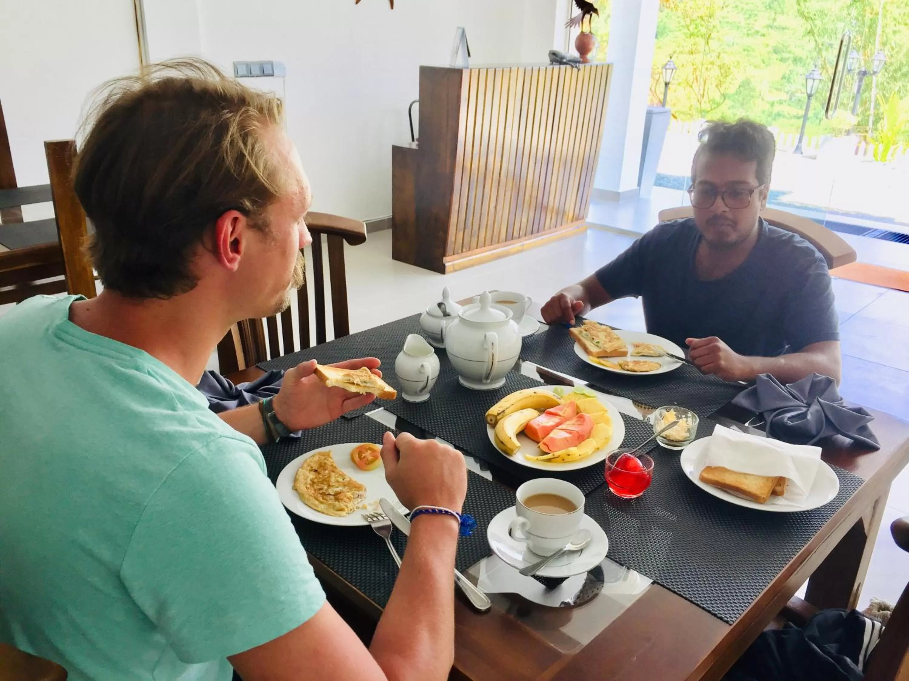 Restaurant/places to eat in Hotel Mount Castle