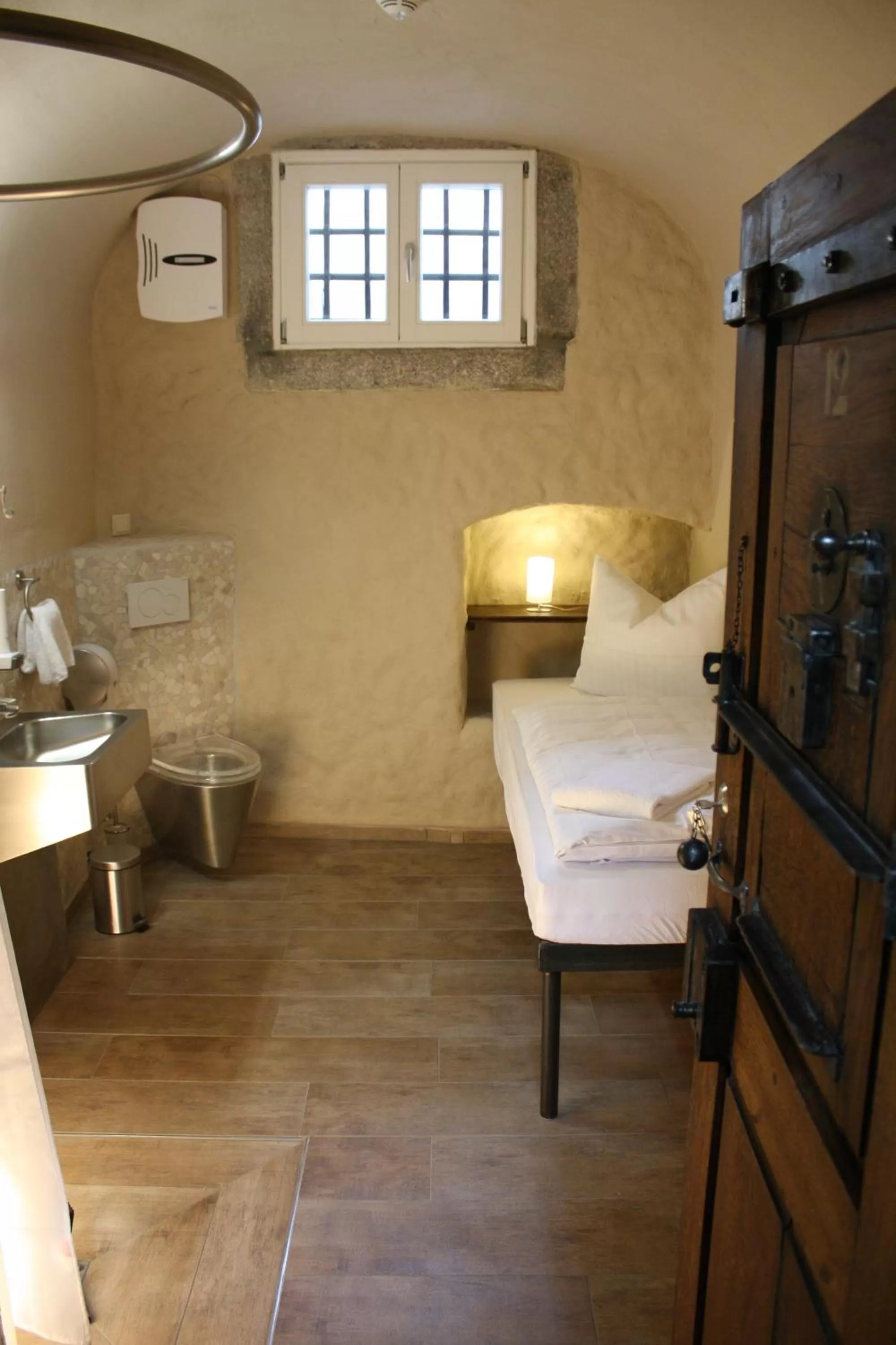 Photo of the whole room in Knast-Hotel Fronfeste