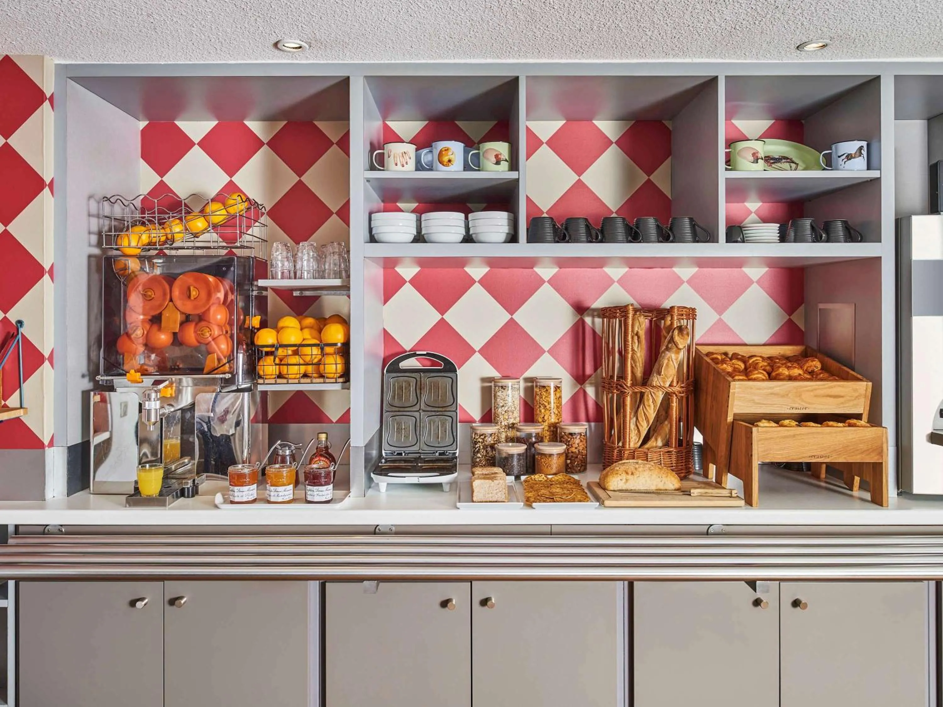 Restaurant/places to eat in ibis Styles Paris Alesia Montparnasse