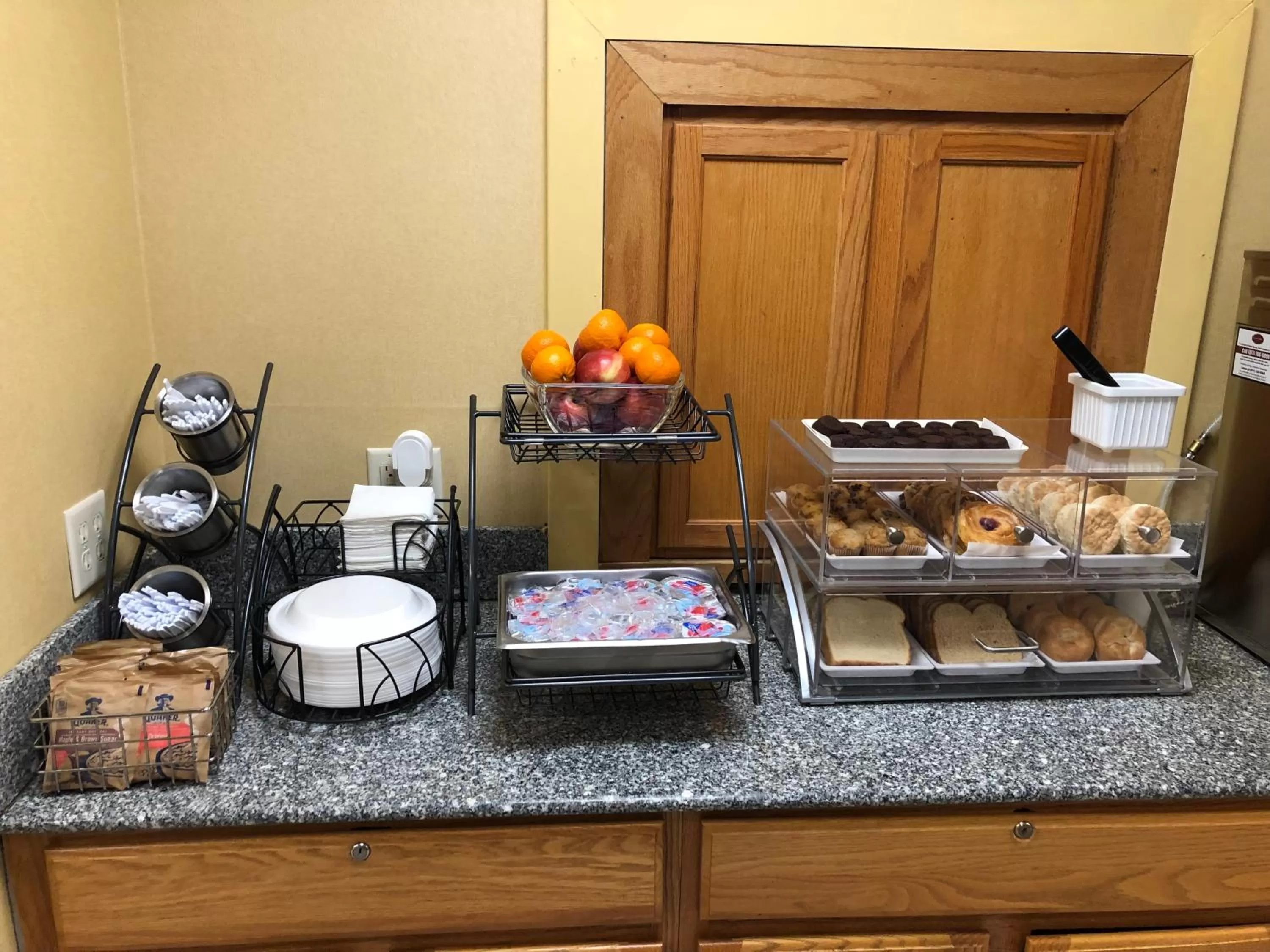 Buffet breakfast in Baymont by Wyndham Fort Wayne
