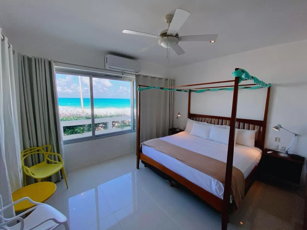 Photo of the whole room, Bed in Rocamar Hotel Isla Mujeres
