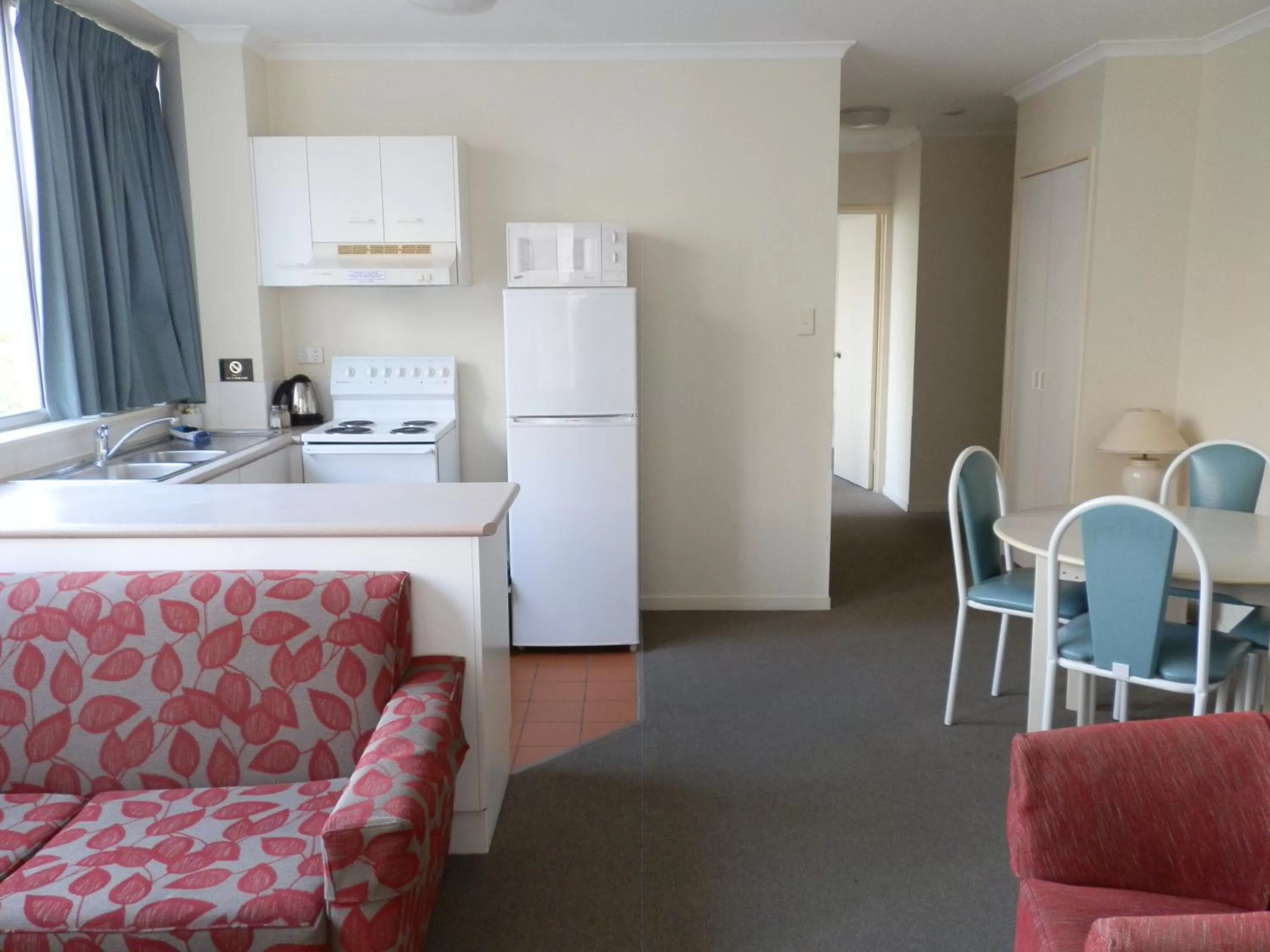 Kitchen or kitchenette in Chasely Apartment Hotel