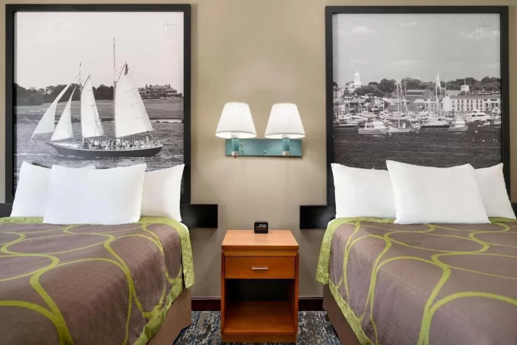 Photo of the whole room, Bed in Super 8 by Wyndham West Greenwich/Providence