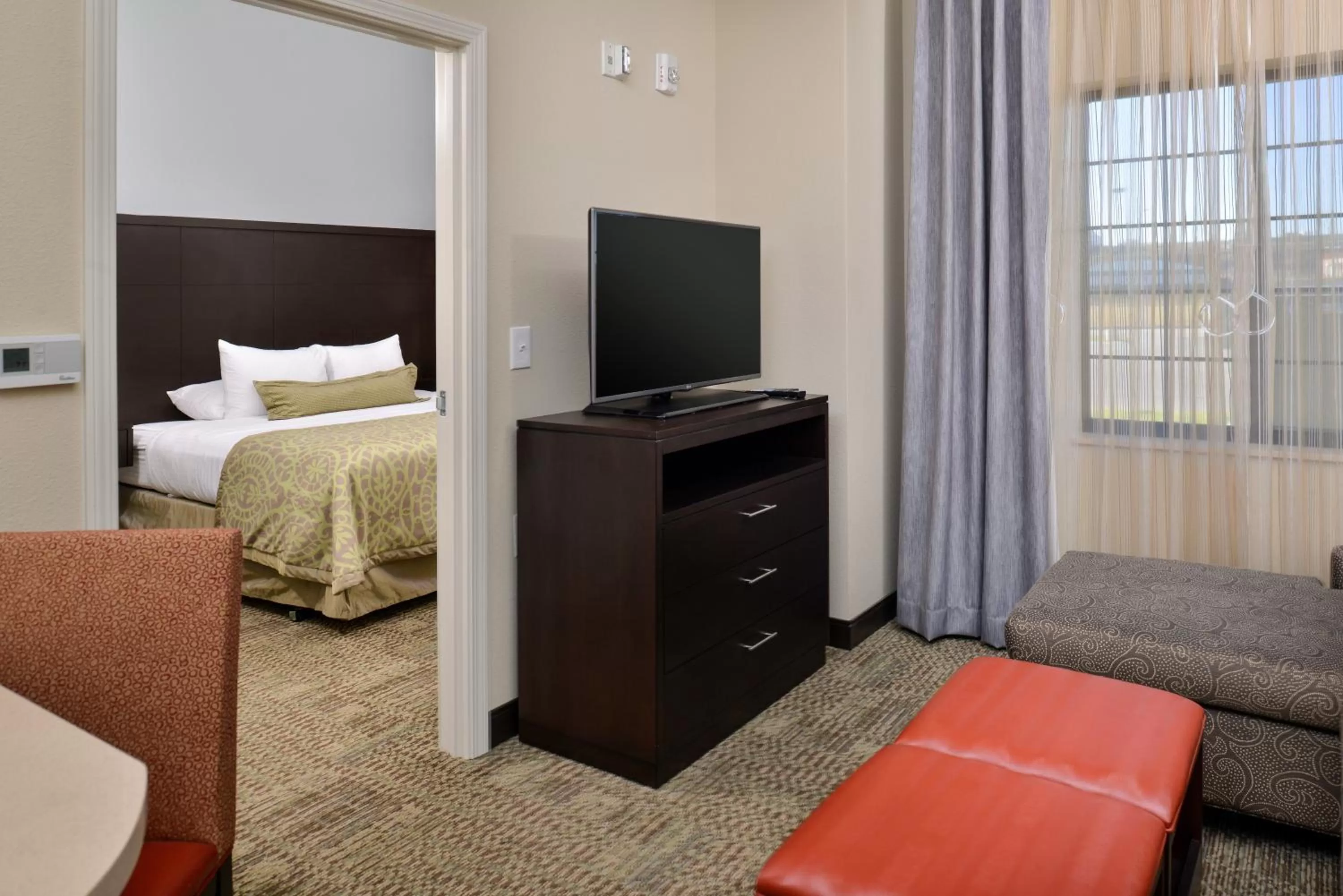 Photo of the whole room, Bed in Staybridge Suites Rochester by IHG