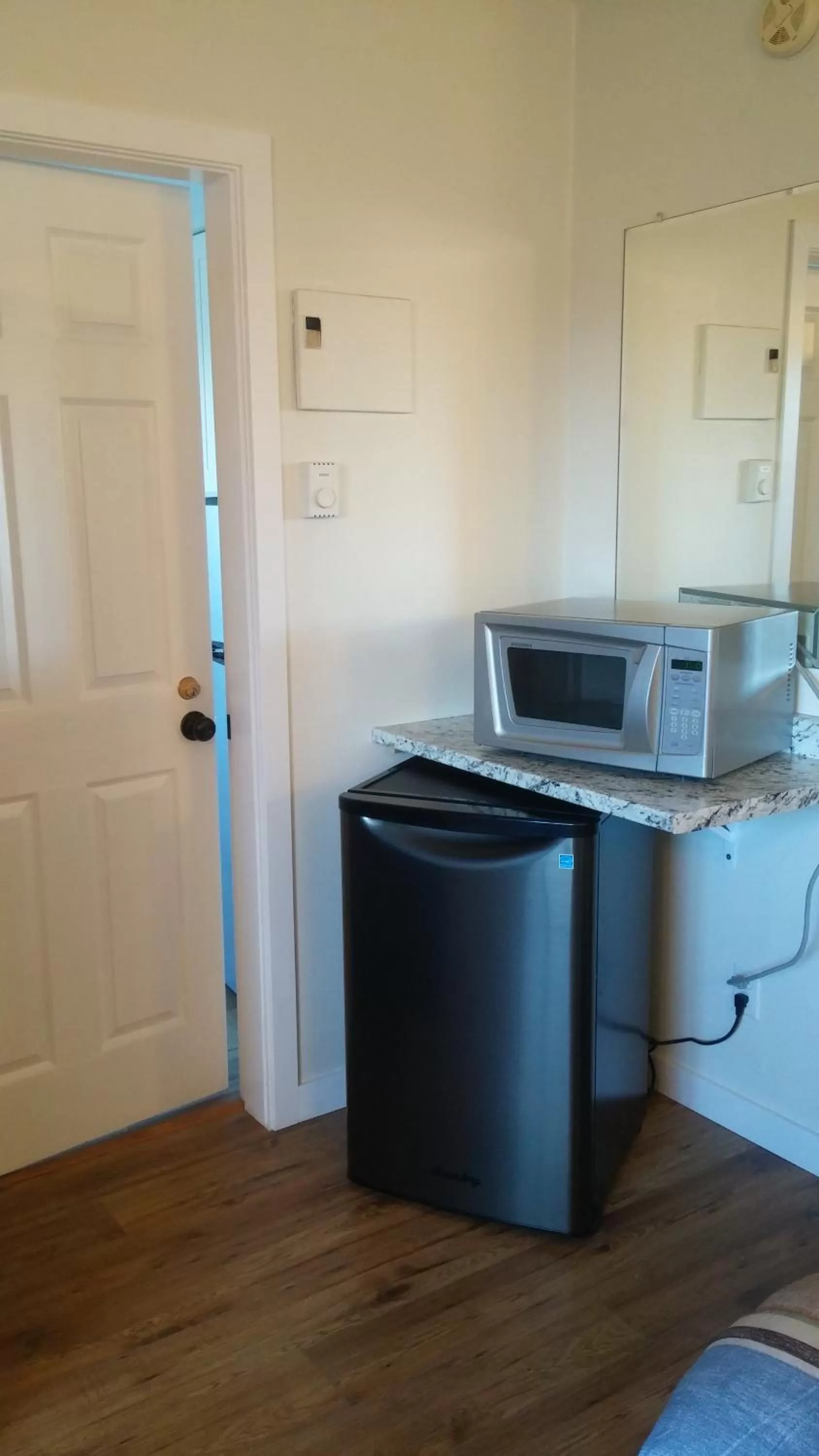 Bedroom, Kitchen/Kitchenette in Big Rock Motel