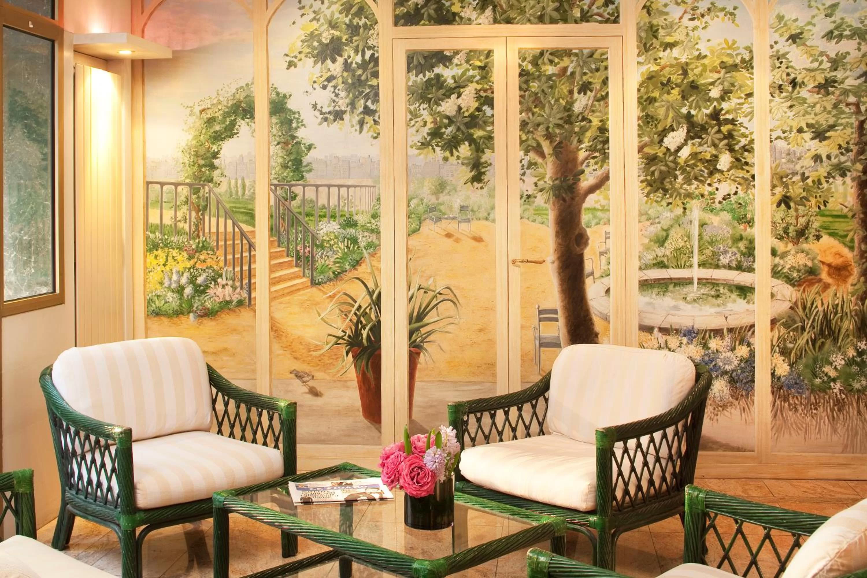 Communal lounge/ TV room in Au Pacific Hotel