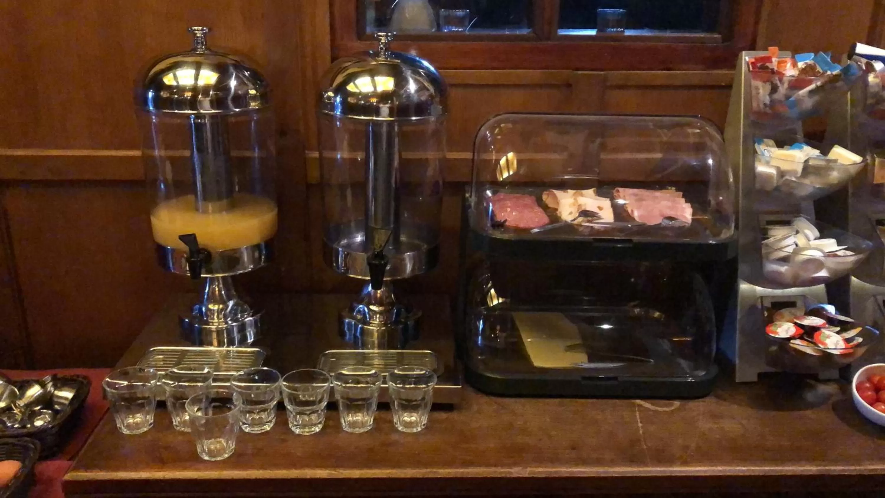 Buffet breakfast in Hotel Verhoeven