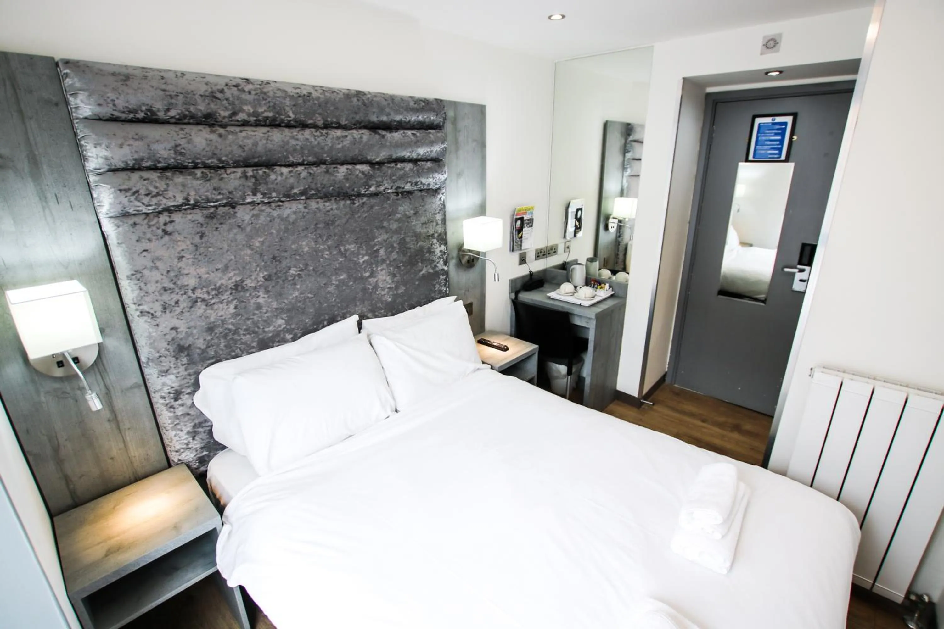 Bed in Brunswick Merchant City Hotel