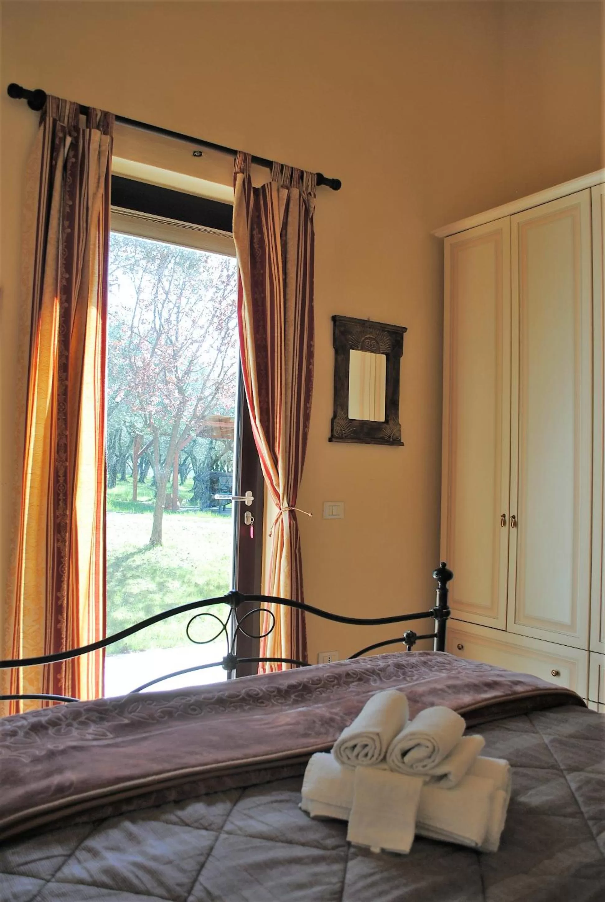 Bedroom, Bed in AGRITURISMO MELOGRANO D'ORO