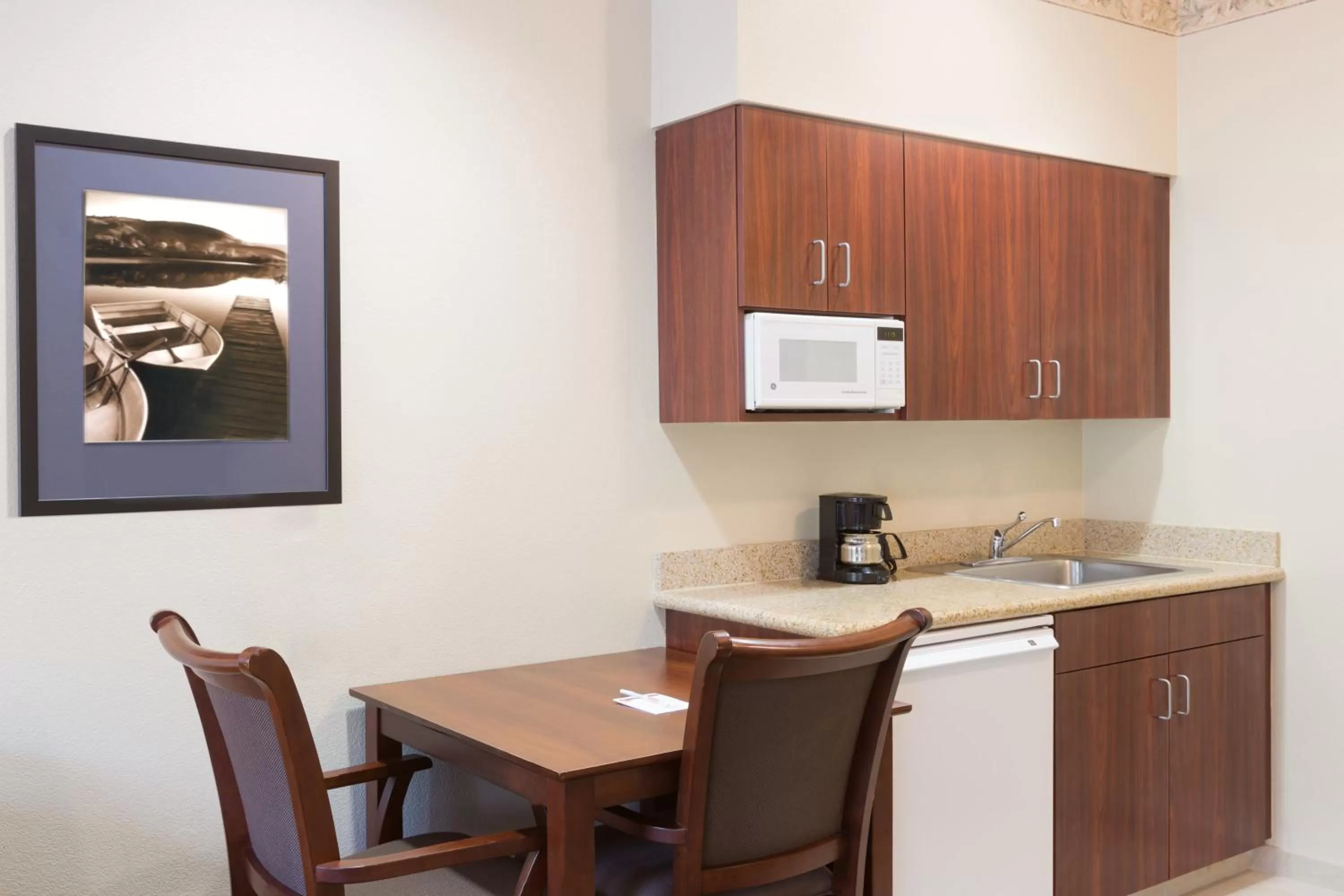 Kitchen or kitchenette in Hawthorn Suites by Wyndham Rancho Cordova/Folsom