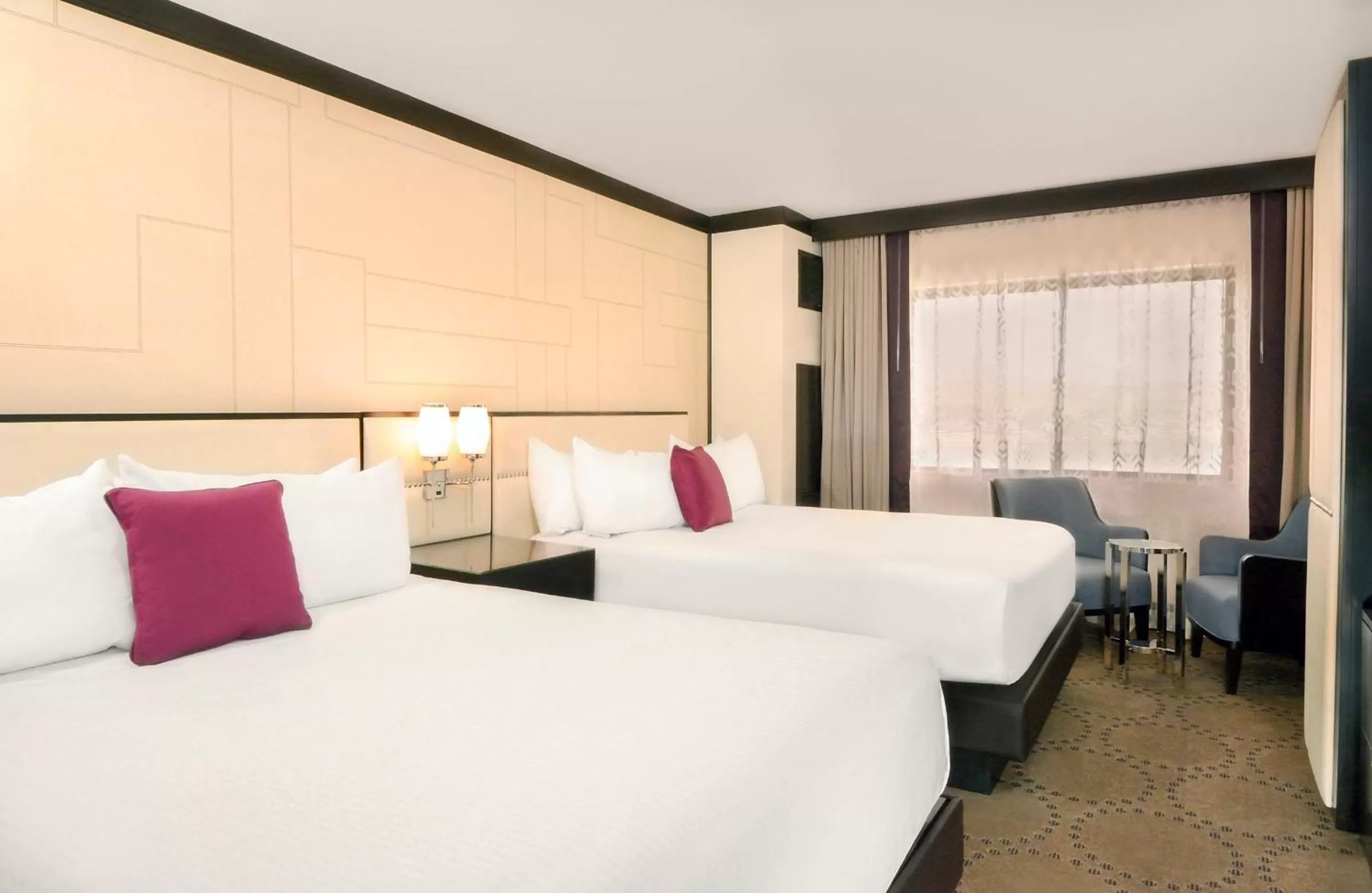 Bedroom, Bed in Harrah's Laughlin, A Caesars Destination