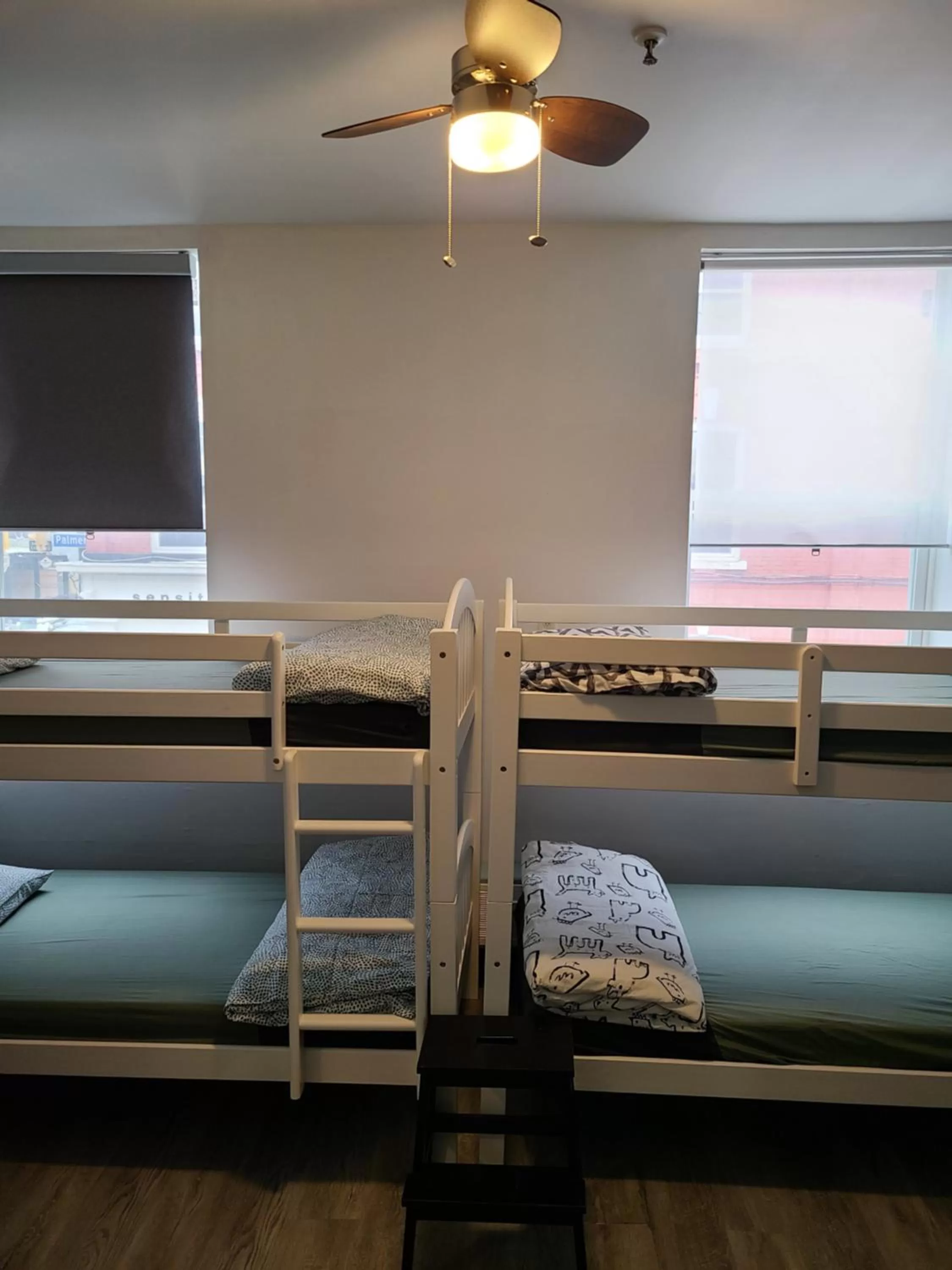 Photo of the whole room, Bed in Palmerston Hotel